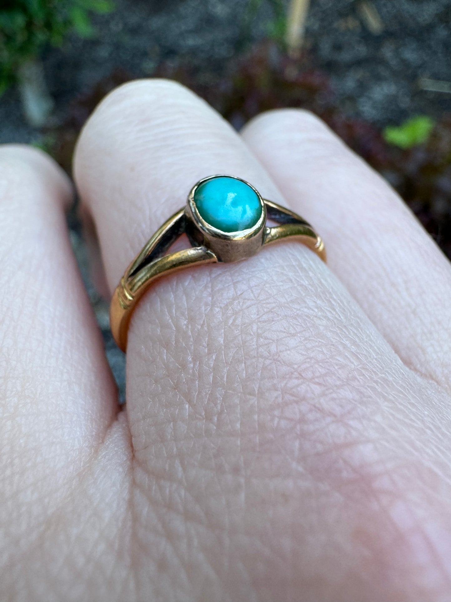 Antique 22ct yellow gold natural turquoise cabochon ring