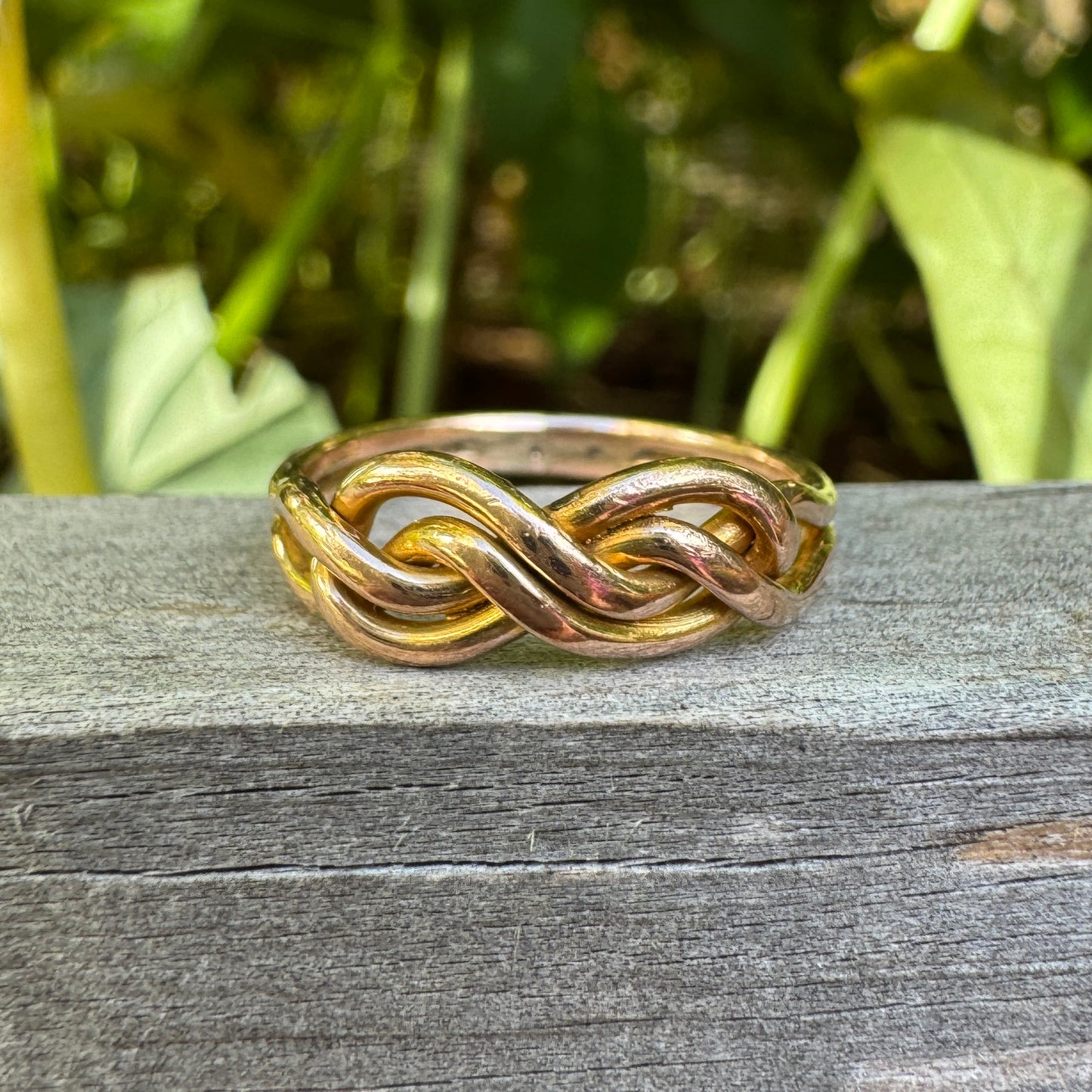 Antique Edwardian 9ct rosy yellow gold knot ring