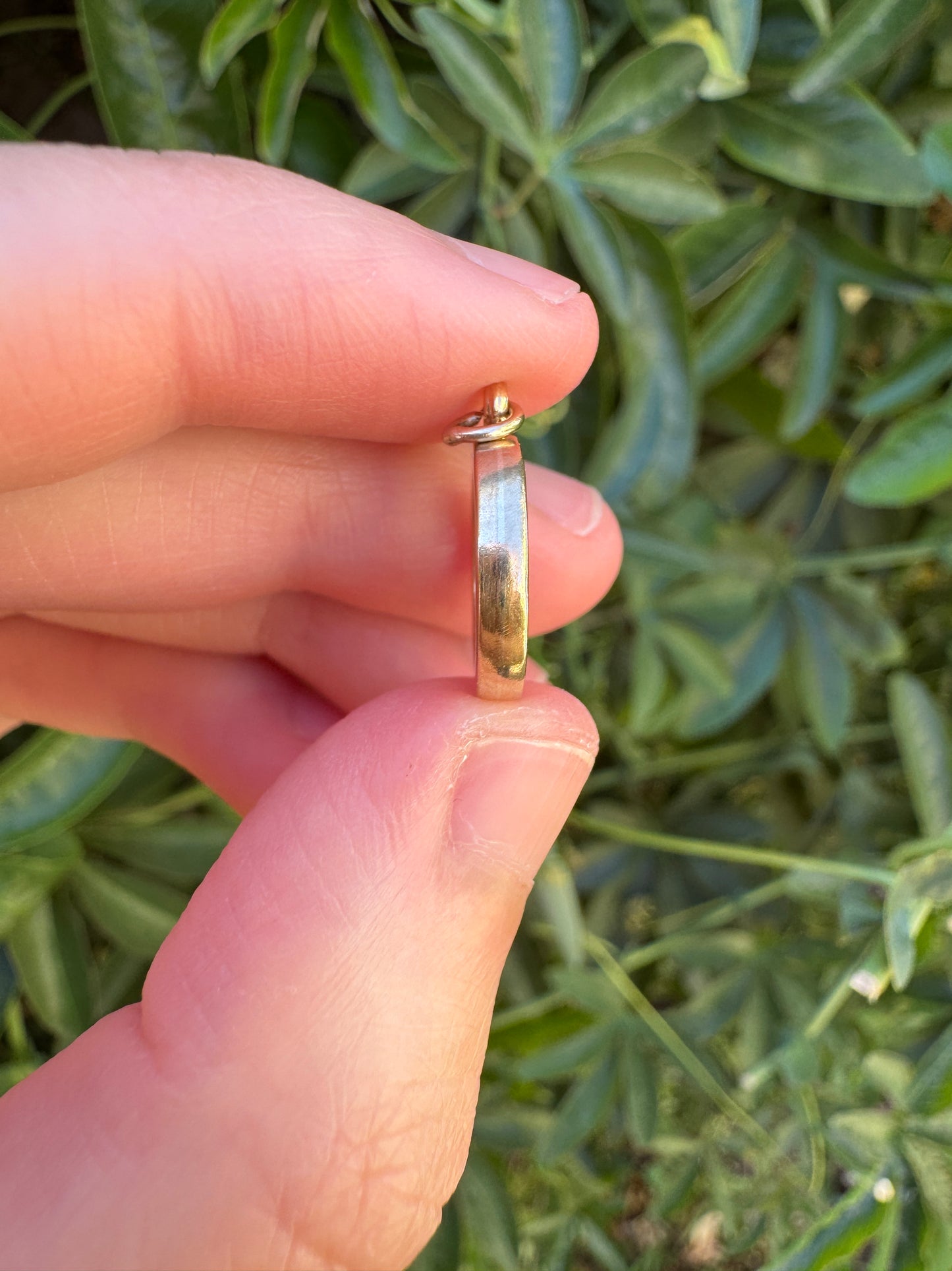 Vintage 9ct yellow gold '13' pendant