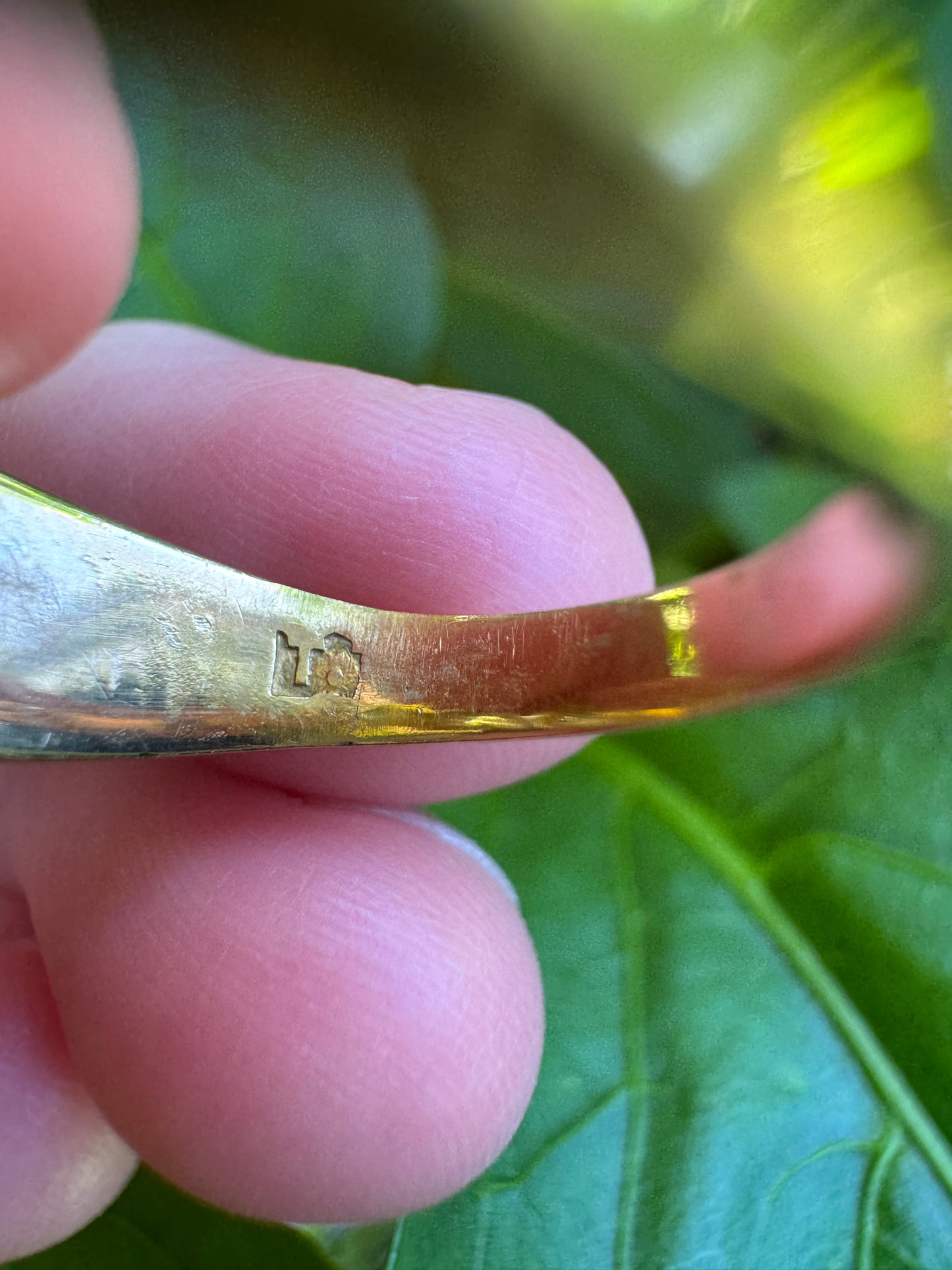 Vintage 18ct yellow gold three stone 0.7ct TCW old European cut and old mine cut diamond gypsy ring