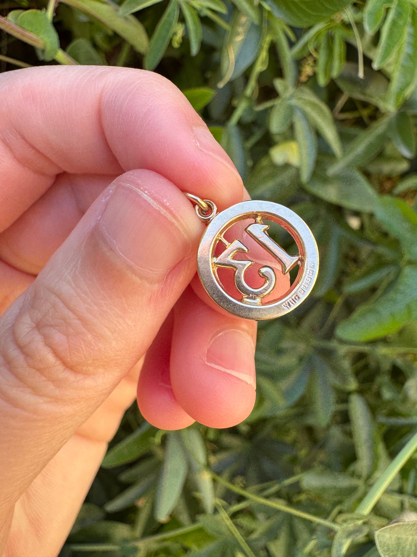 Vintage 9ct yellow gold '13' pendant