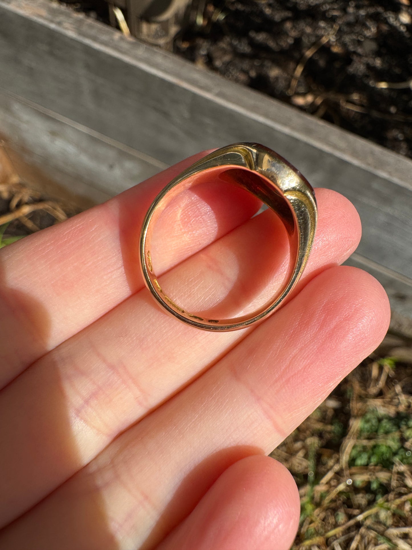 Antique Victorian 15ct yellow gold carnelian signet ring