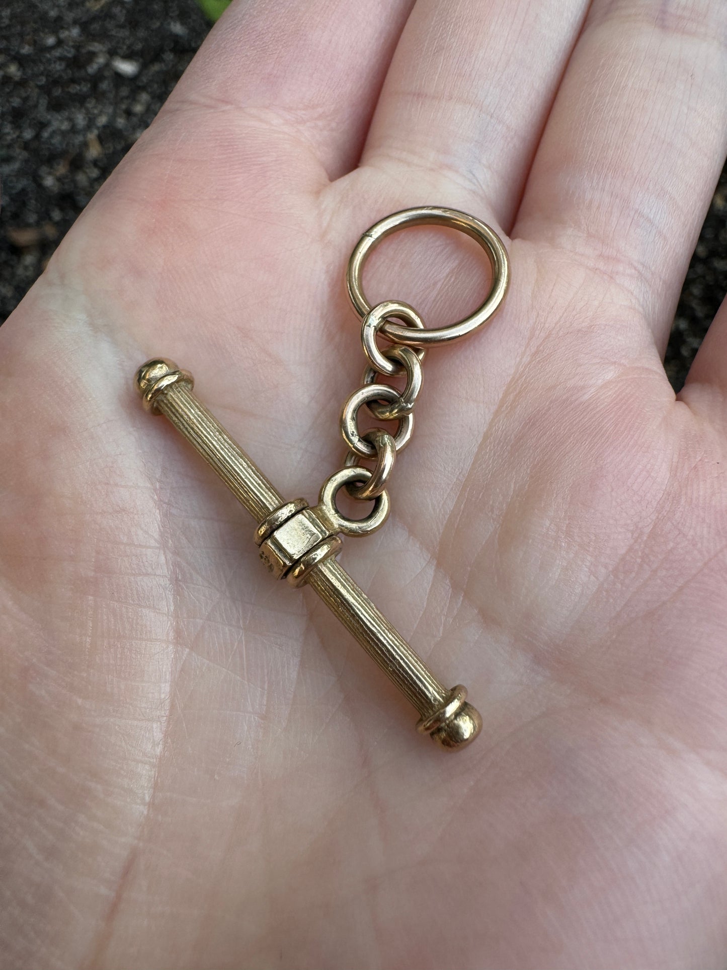 Vintage 9ct yellow gold spinning t-bar pendant