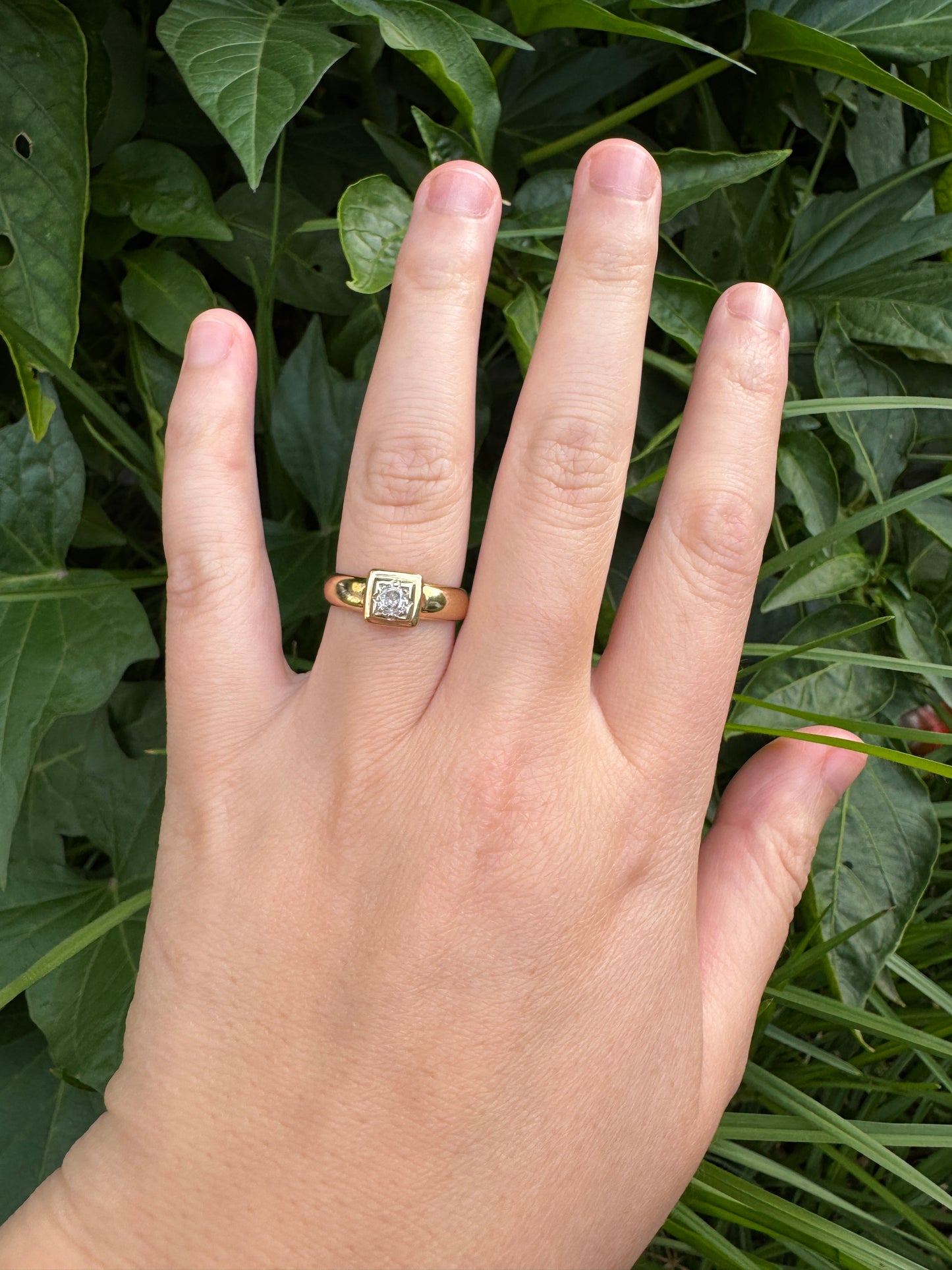 Vintage 9ct yellow gold 0.16ct cushion cut diamond gypsy ring