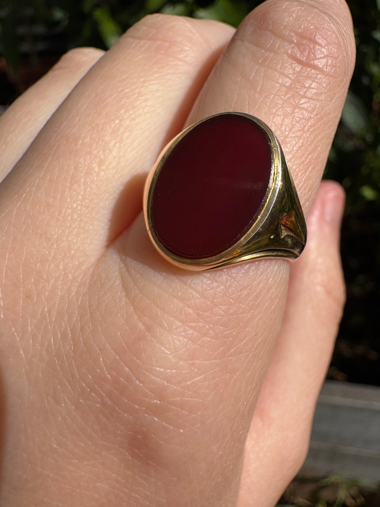 Antique Victorian 15ct yellow gold carnelian signet ring
