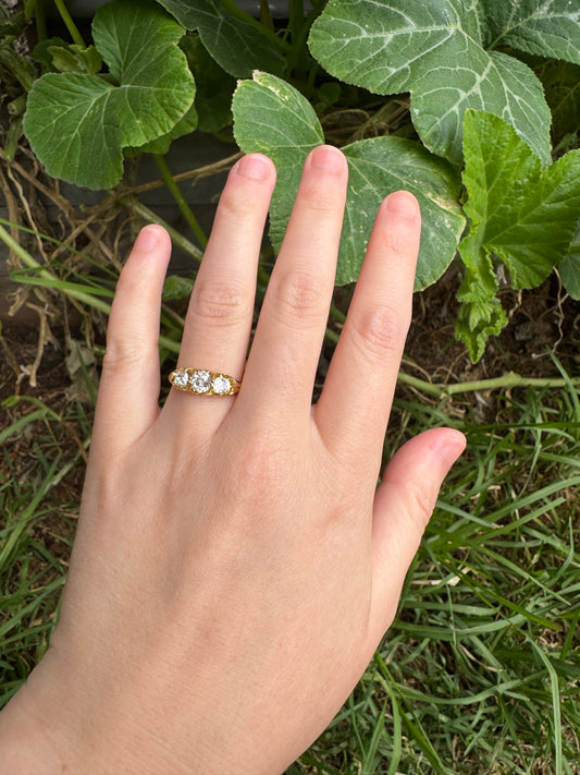 Antique 18ct yellow gold three stone 1.07ct TCW old mine cut diamond belcher ring