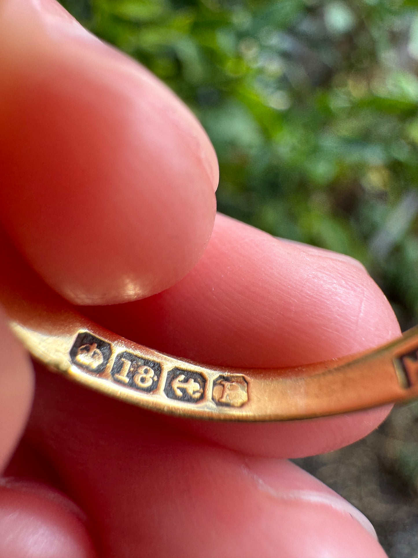 Vintage English 18ct yellow gold square signet ring