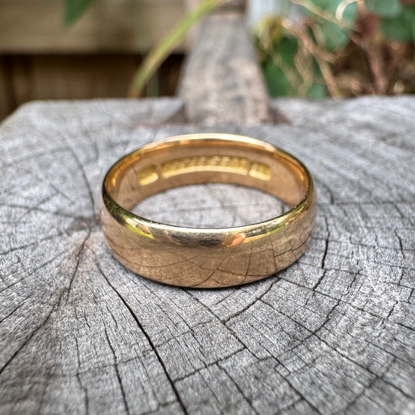 Antique Australian 18ct rosy yellow gold band, 5mm wide
