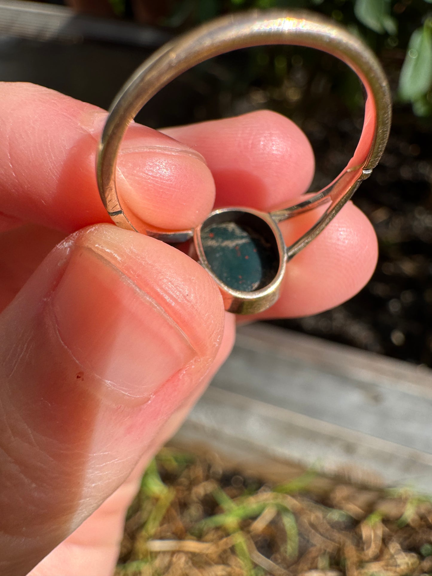 Antique 9ct yellow gold bloodstone signet ring