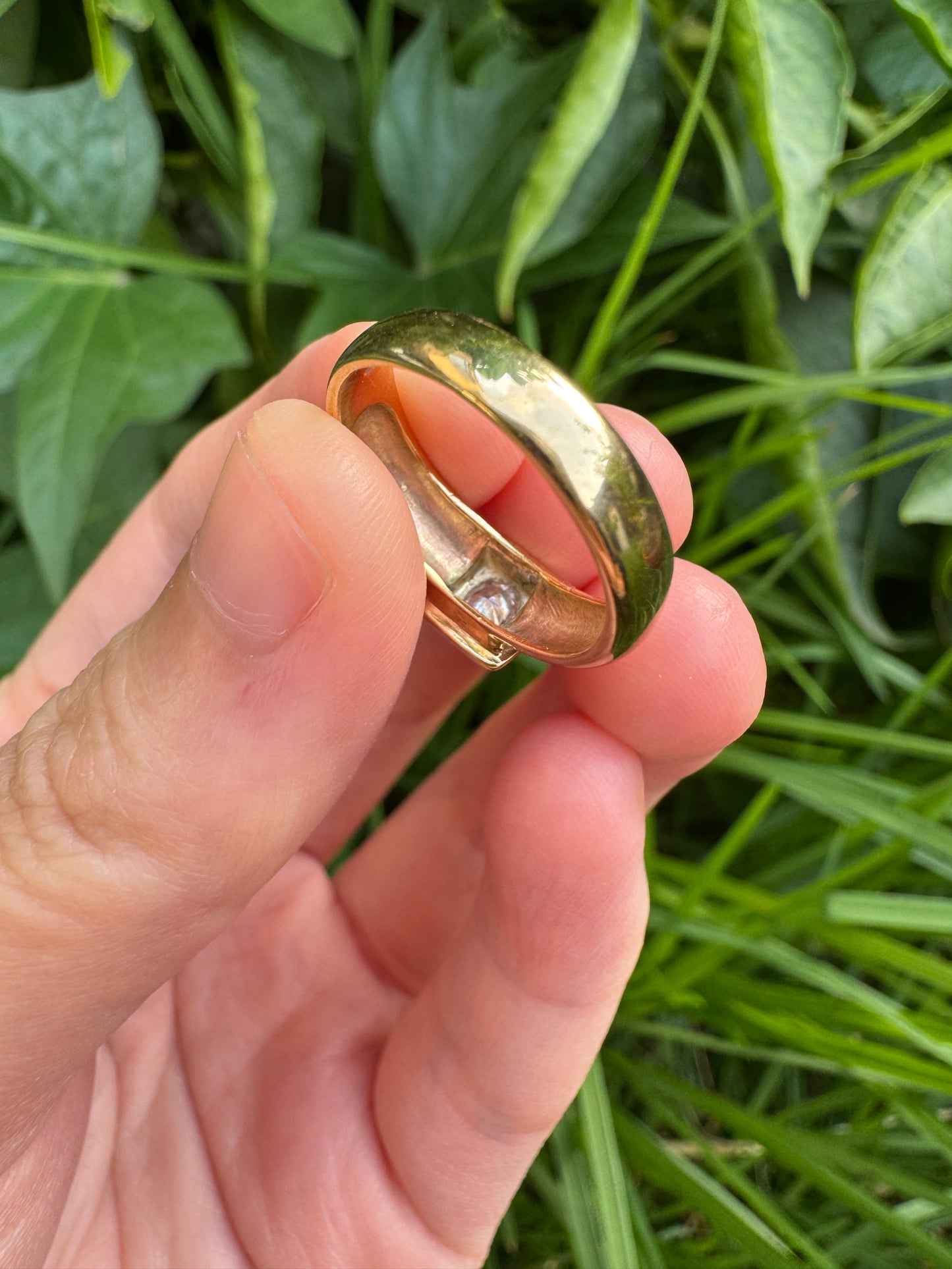 Vintage 9ct yellow gold 0.16ct cushion cut diamond gypsy ring