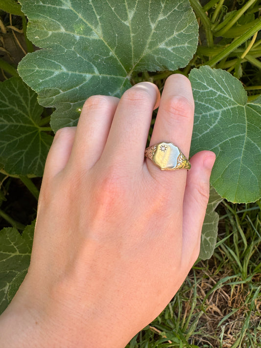 Vintage 9ct yellow gold round brilliant cut starset diamond shield signet ring