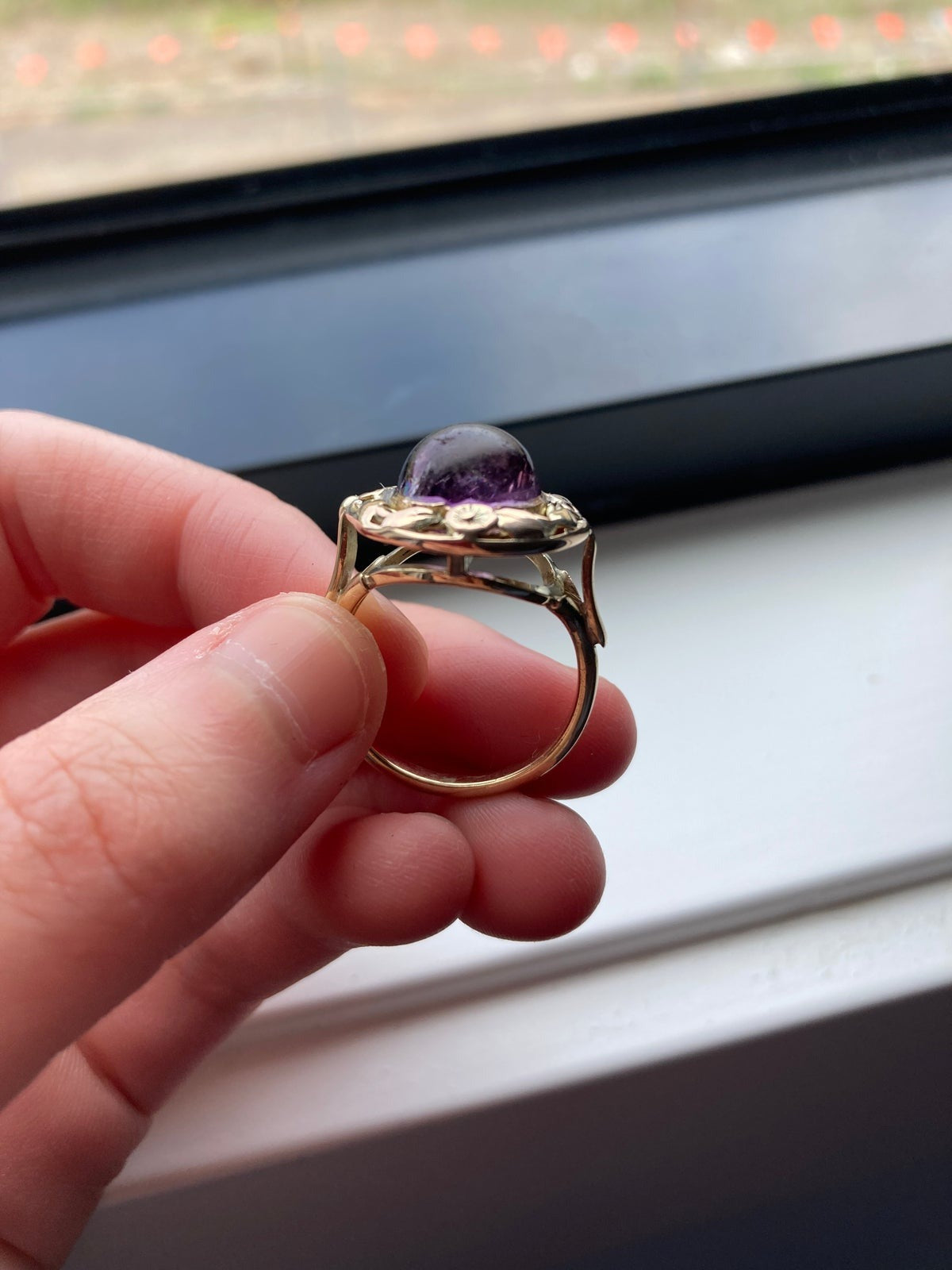Vintage 9ct yellow gold amethyst cabochon ring