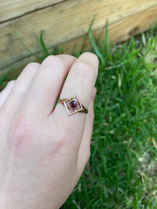 Antique 9ct rose gold plaque garnet ring