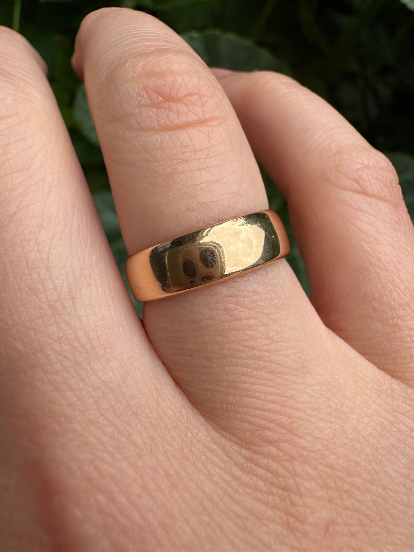 Antique Australian 18ct rosy yellow gold band, 5mm wide