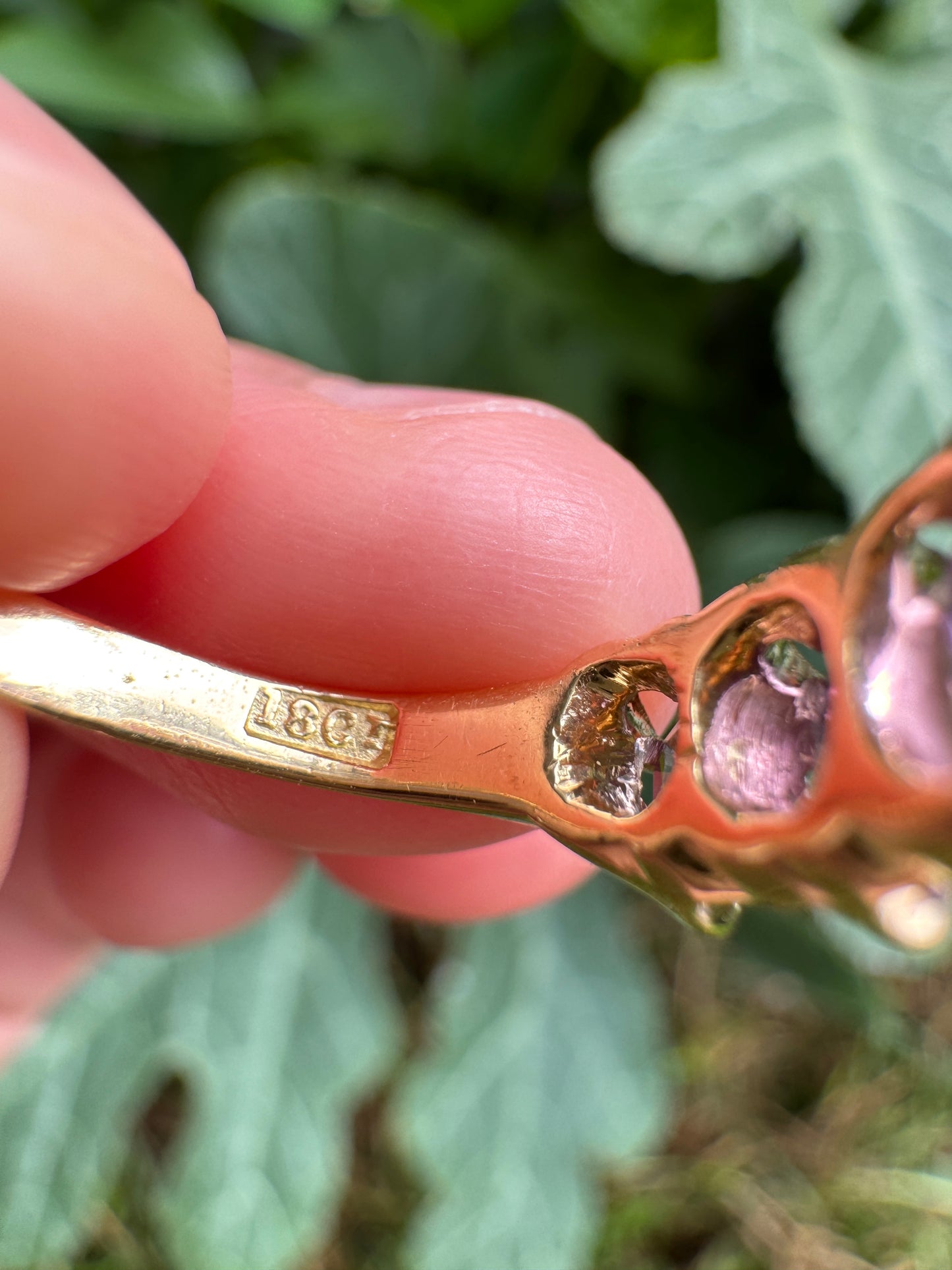 Vintage 18ct yellow gold five stone 1.31ct TCW amethyst ring