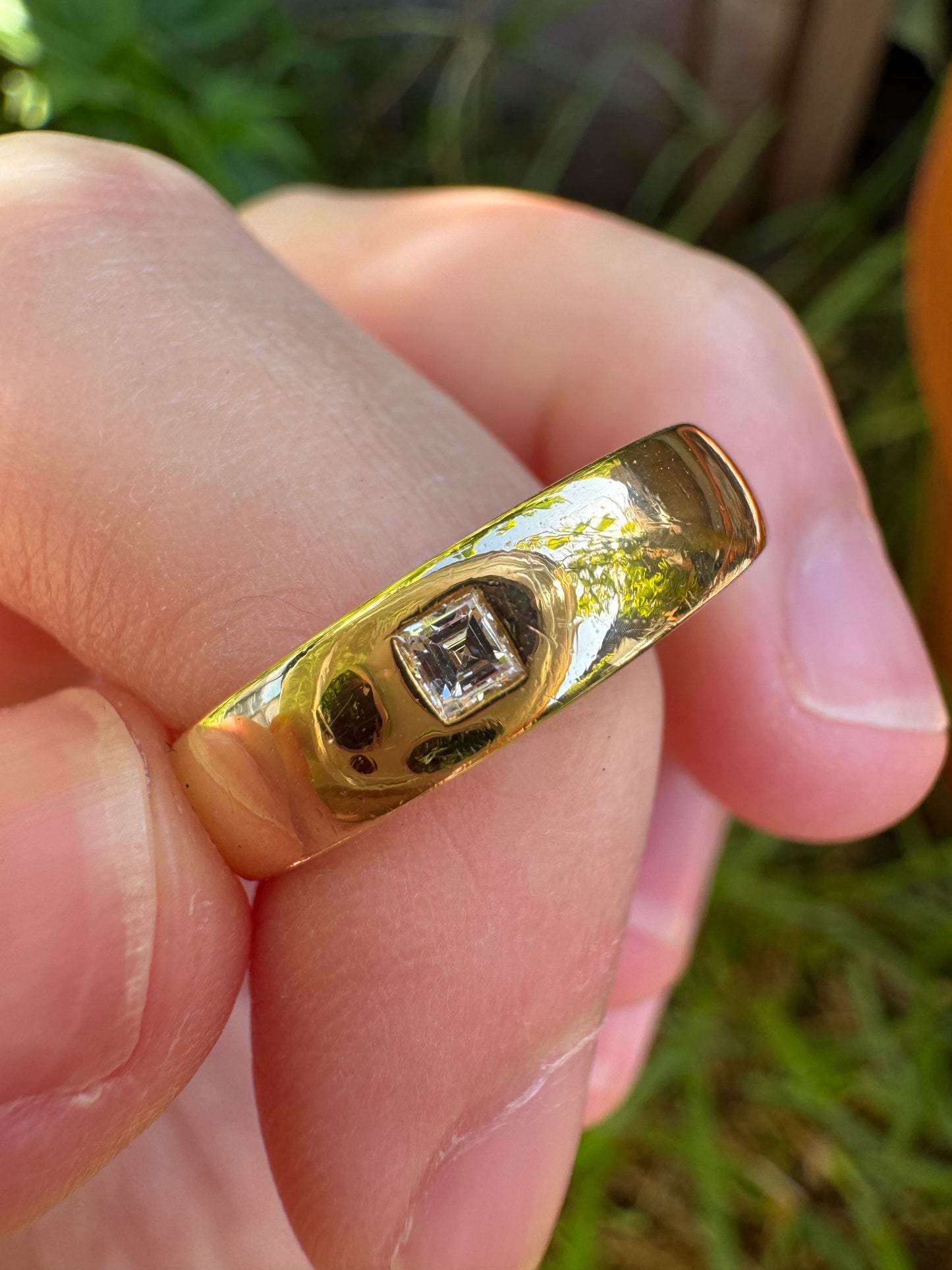 Vintage 18ct yellow gold Asscher cut diamond band