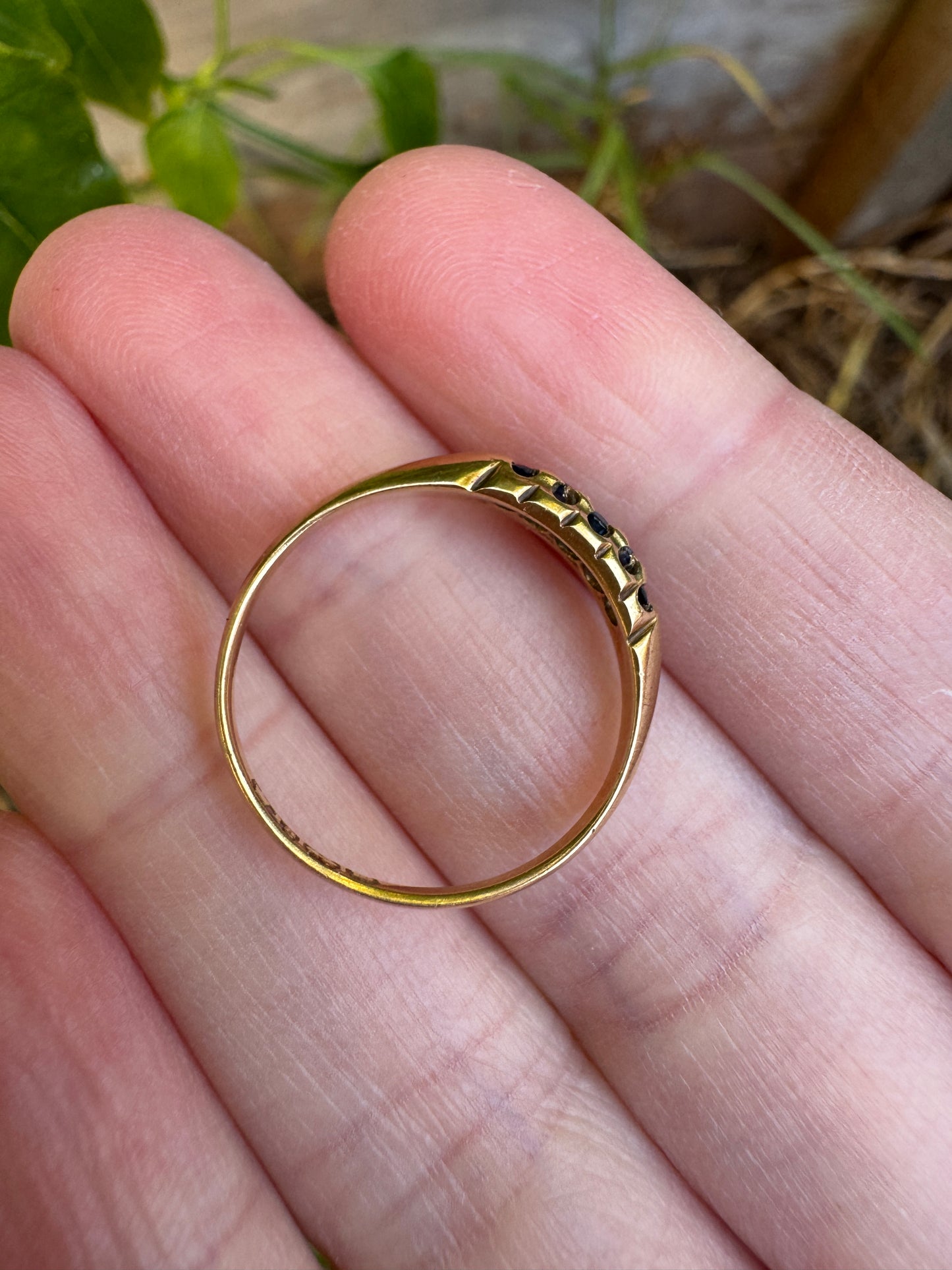 Antique Victorian 18ct yellow gold five stone natural sapphire boat ring