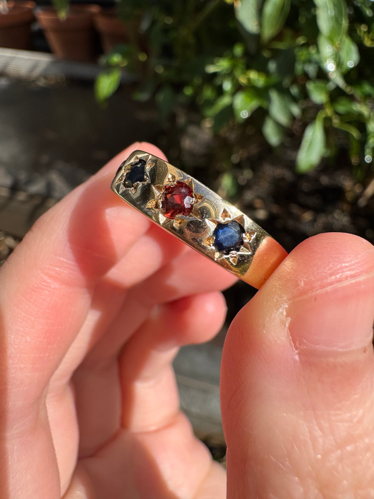 Vintage 14ct yellow gold 0.35ct TCW sapphire and 0.2ct TCW tourmaline starset gypsy ring
