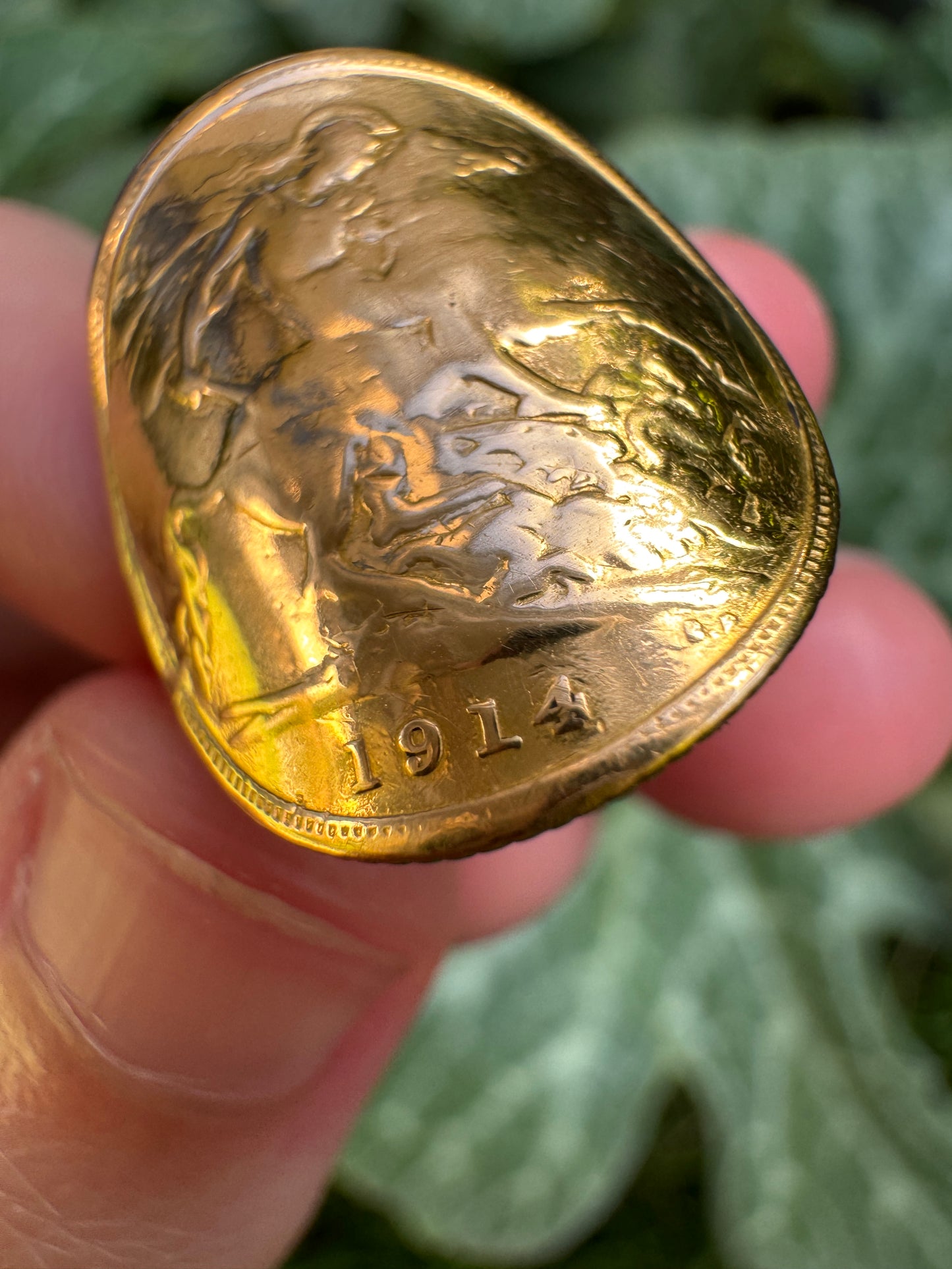 Vintage 22ct yellow gold half sovereign coin on 9ct yellow gold band ring