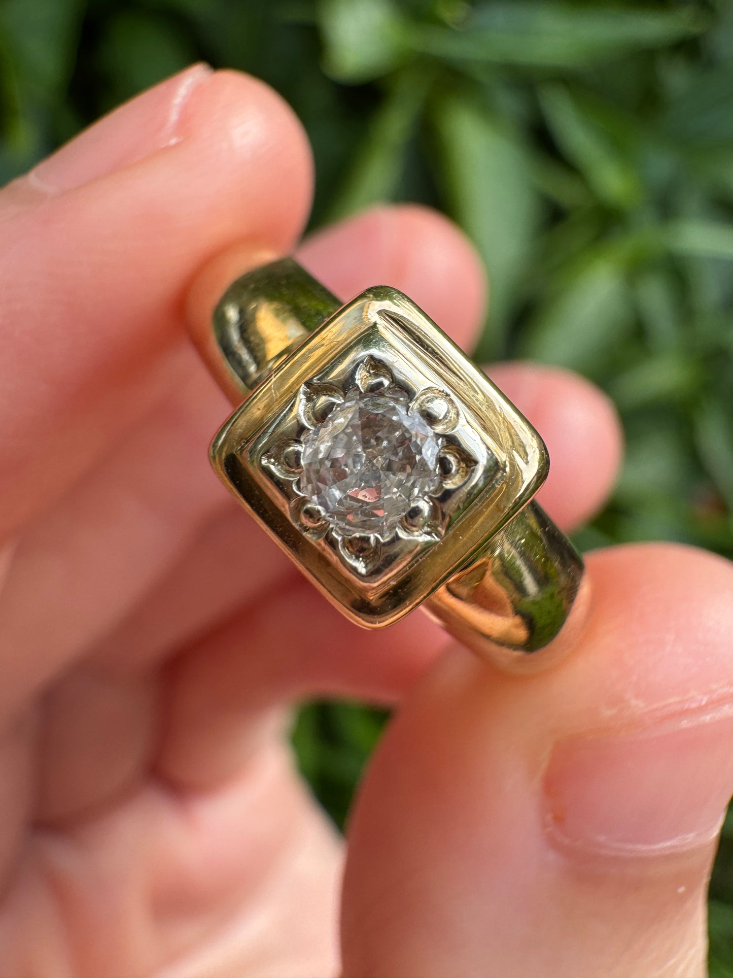Vintage 9ct yellow gold 0.16ct cushion cut diamond gypsy ring