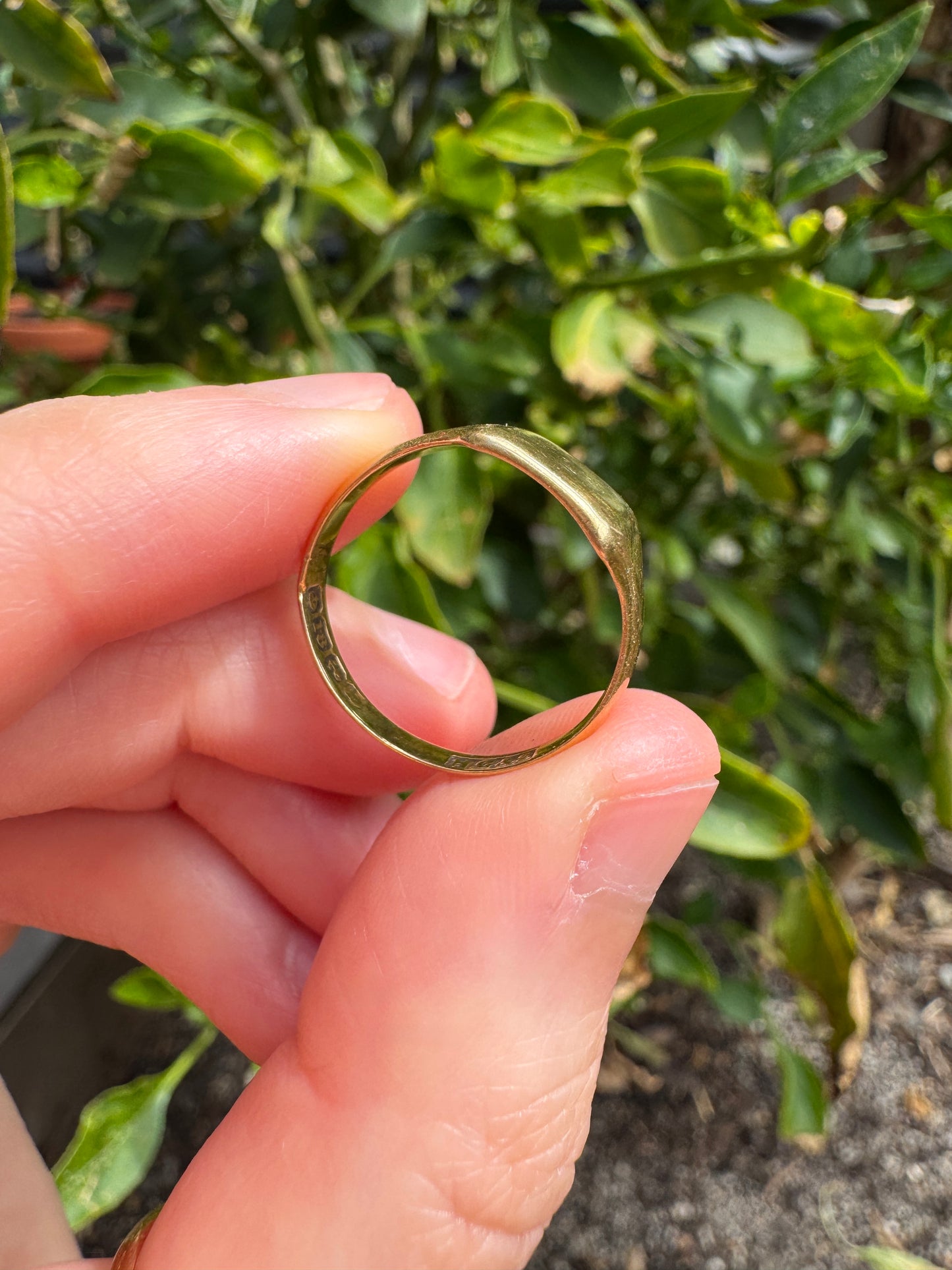 Vintage English 18ct yellow gold square signet ring