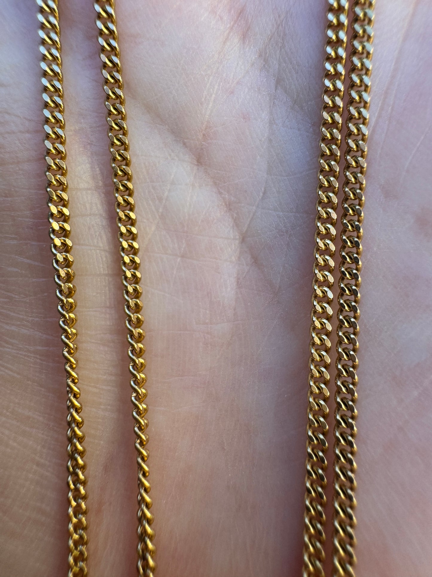 Vintage Italian 9ct yellow gold curb link chain, 56cm / 22 inches long