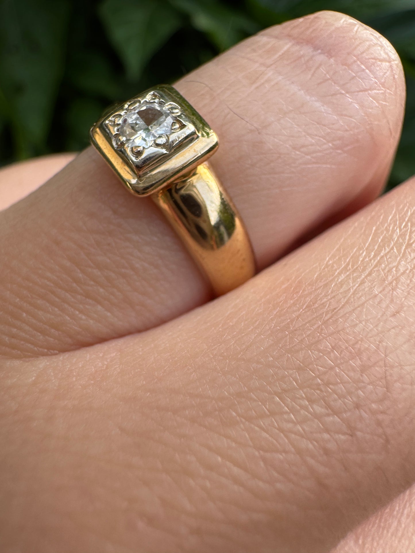 Vintage 9ct yellow gold 0.16ct cushion cut diamond gypsy ring