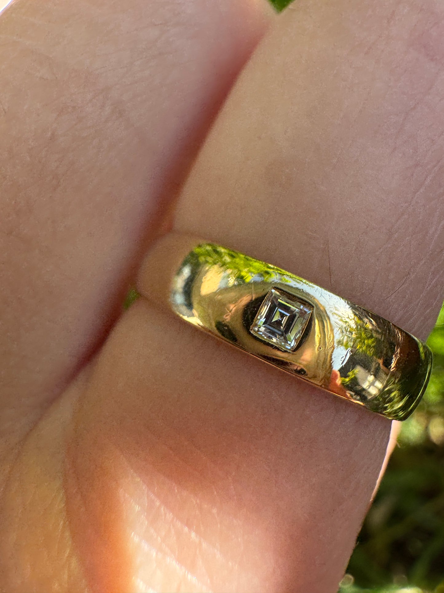 Vintage 18ct yellow gold Asscher cut diamond band