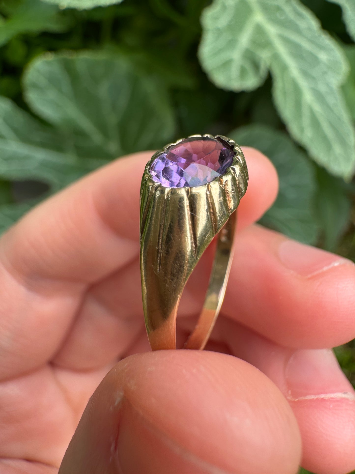 Vintage 9ct yellow gold 1.29ct amethyst east-west ring