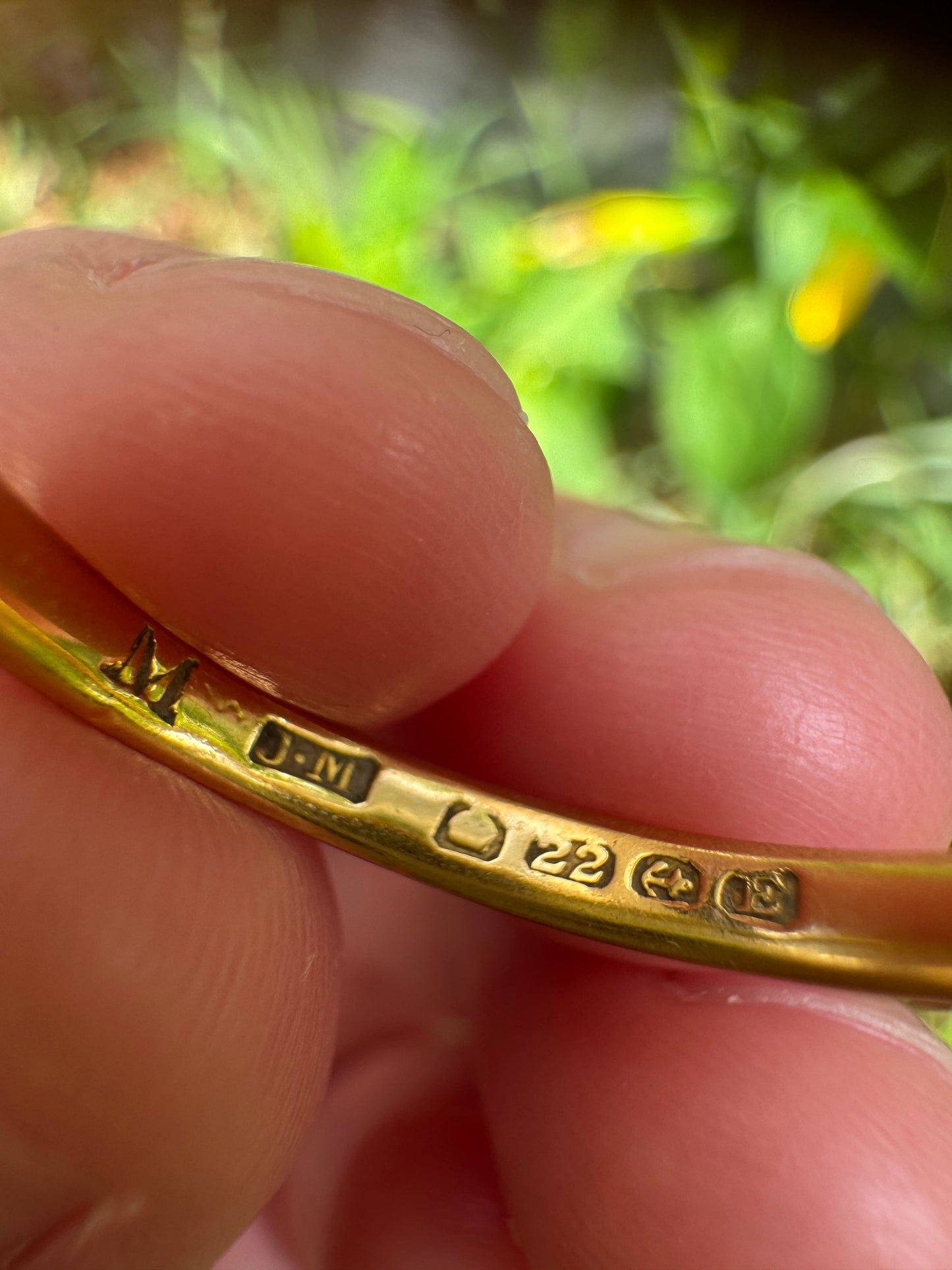 Vintage 22ct yellow gold band, 2mm wide