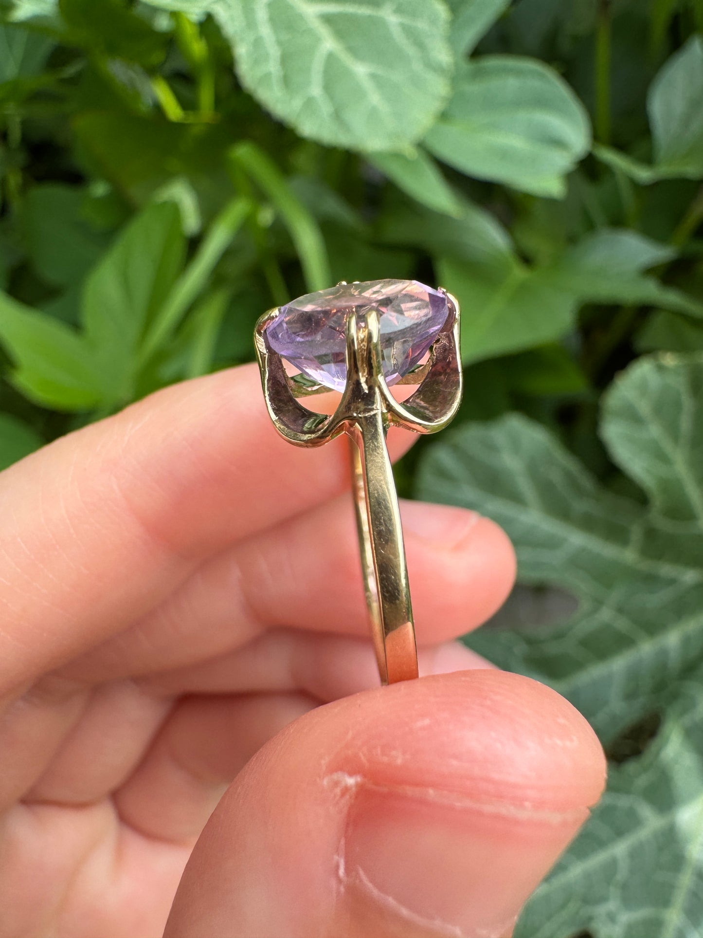 Vintage English 9ct yellow gold 1.81ct amethyst buttercup ring