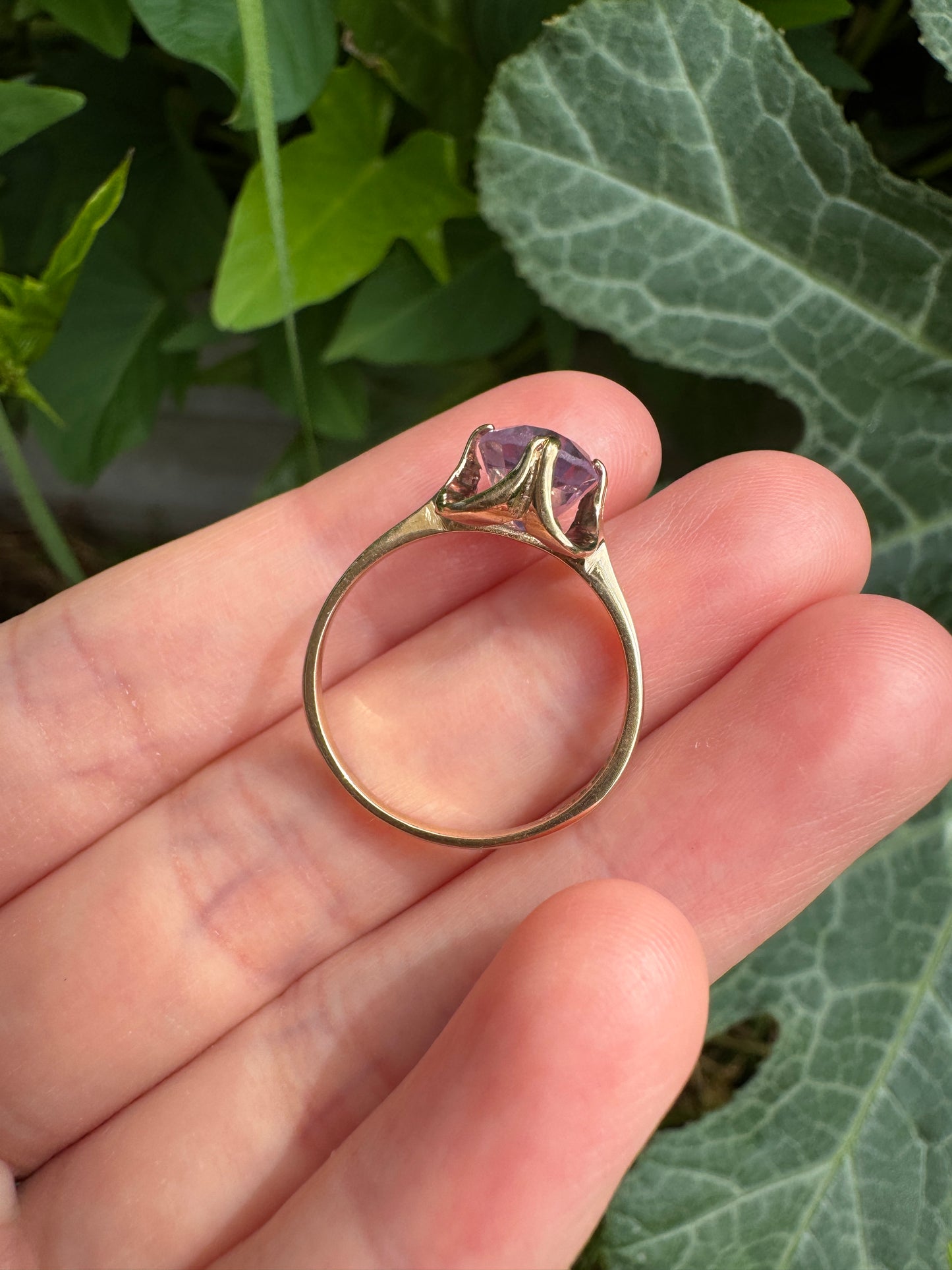 Vintage English 9ct yellow gold 1.81ct amethyst buttercup ring