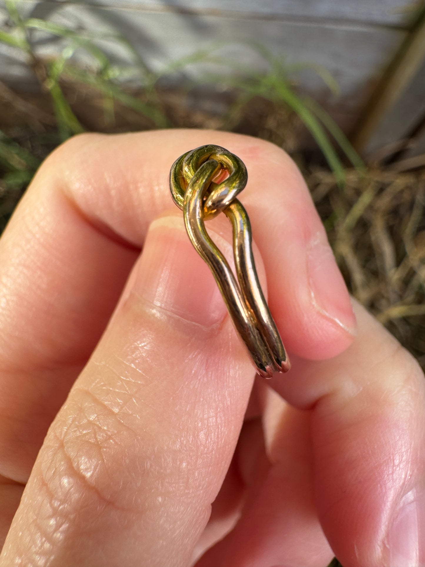 Antique Edwardian 9ct rosy yellow gold knot ring