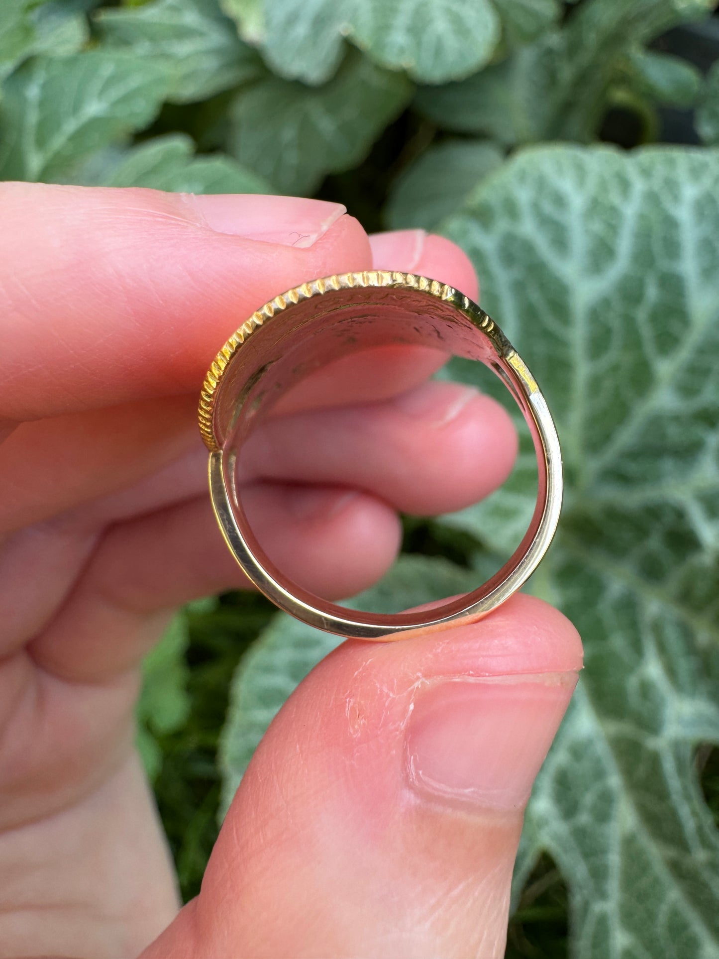 Vintage 22ct yellow gold half sovereign coin on 9ct yellow gold band ring