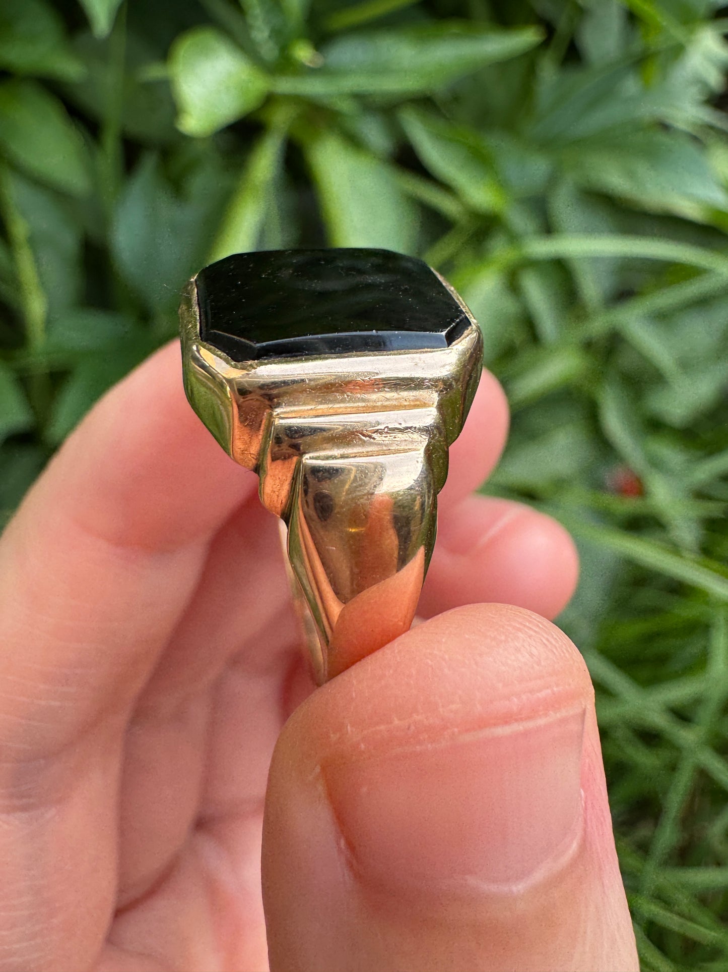 Vintage 9ct yellow gold onyx signet ring