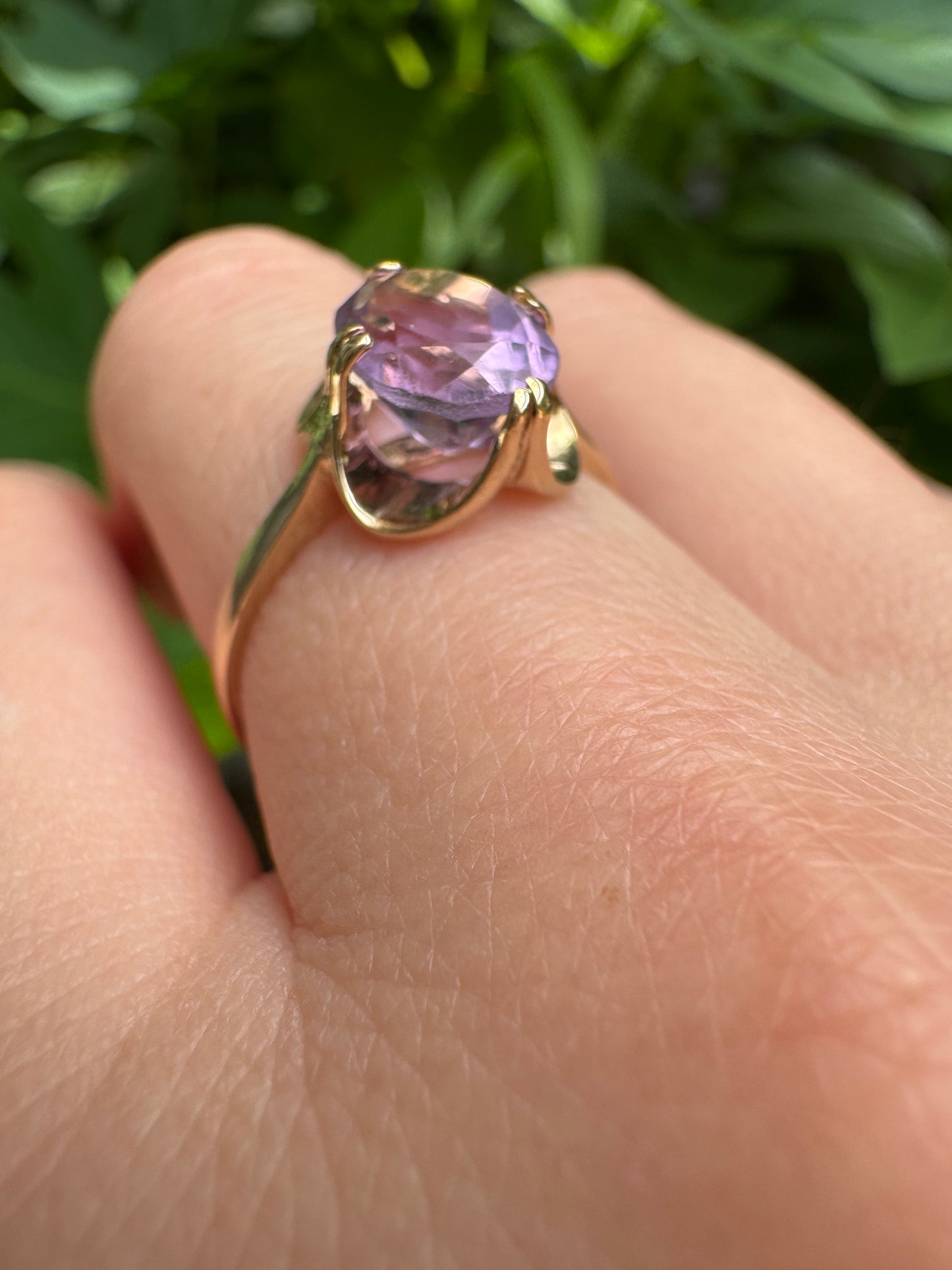 Vintage English 9ct yellow gold 1.81ct amethyst buttercup ring