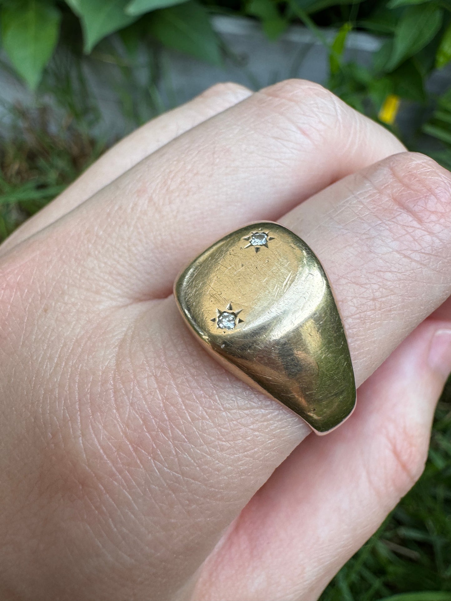 Vintage 9ct yellow gold single cut diamond starset signet ring