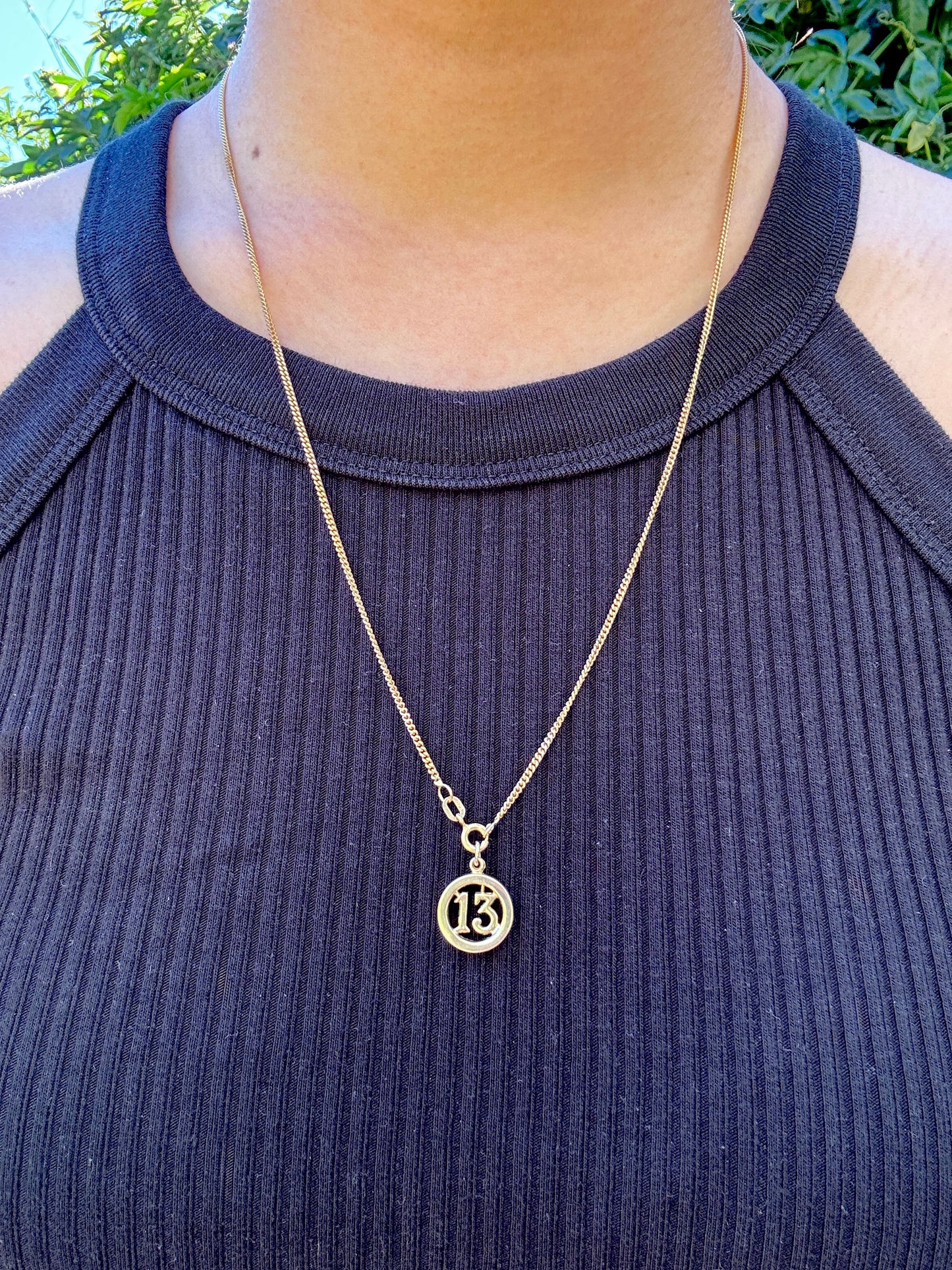 Vintage 9ct yellow gold '13' pendant