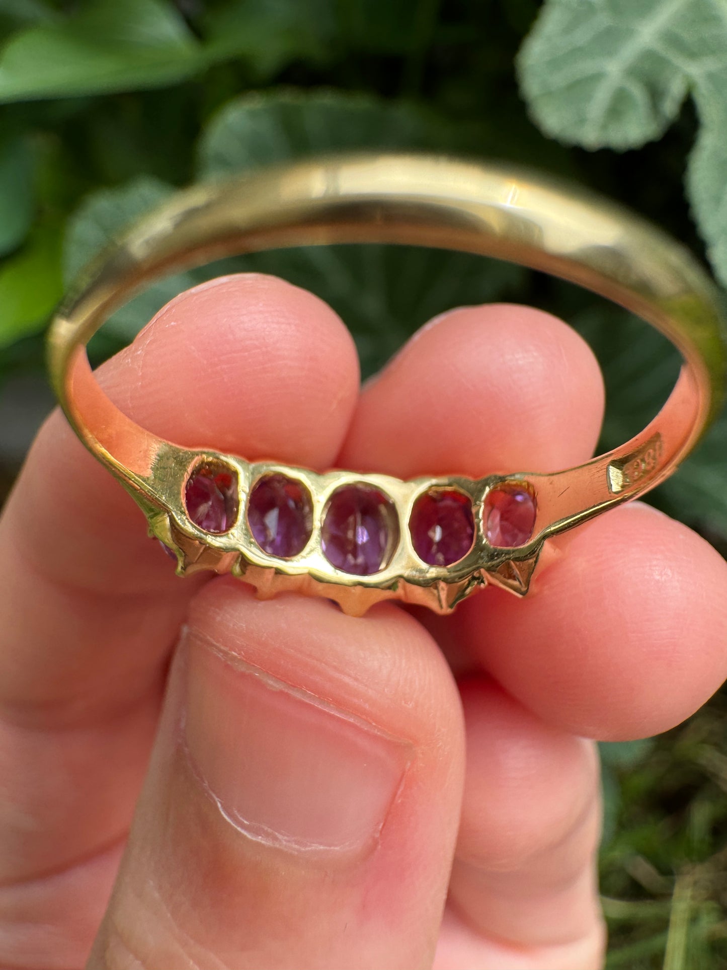 Vintage 18ct yellow gold five stone 1.31ct TCW amethyst ring