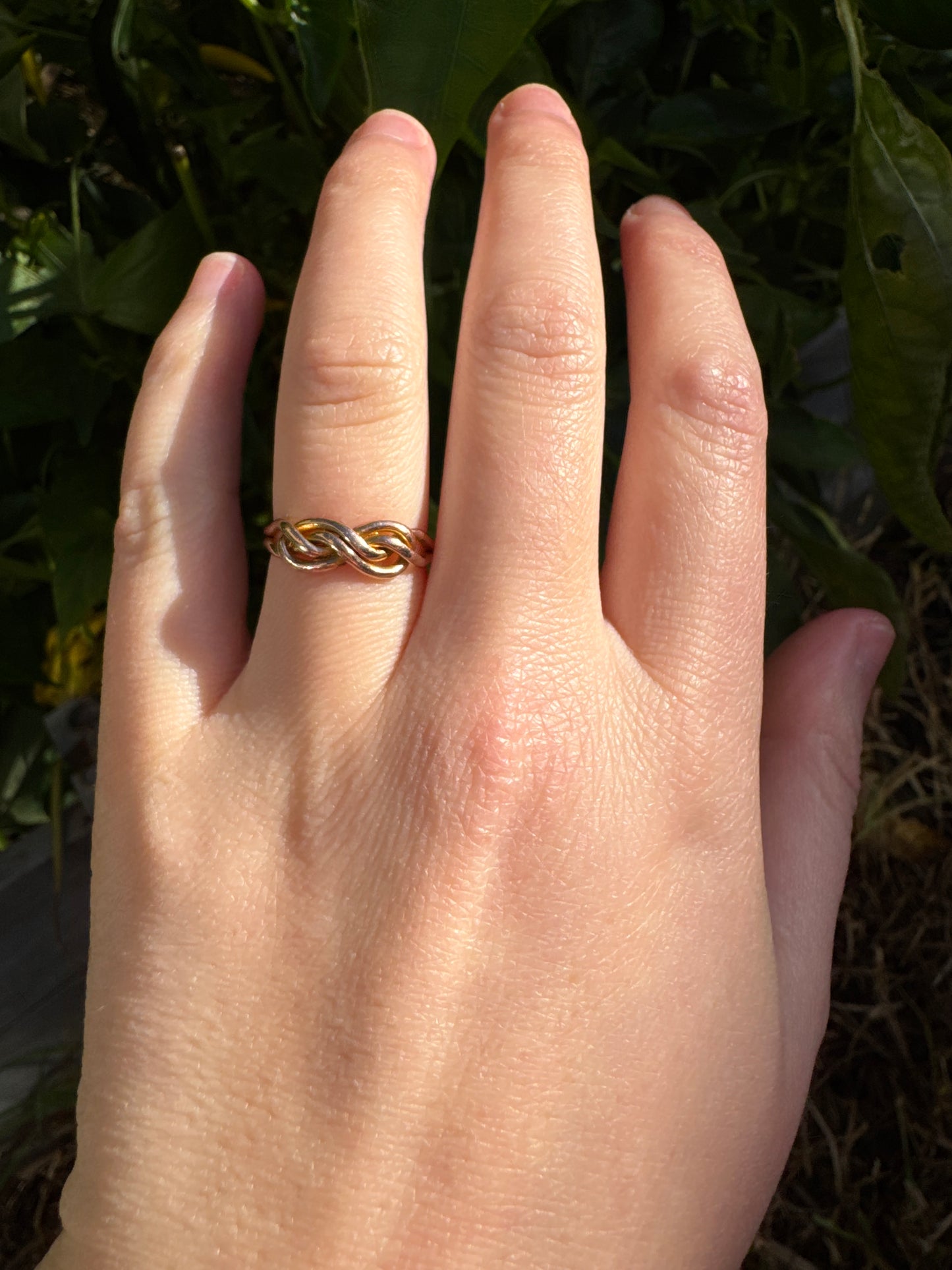 Antique Edwardian 9ct rosy yellow gold knot ring