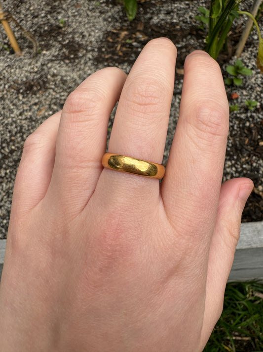 Vintage 22ct yellow gold band, 4mm wide