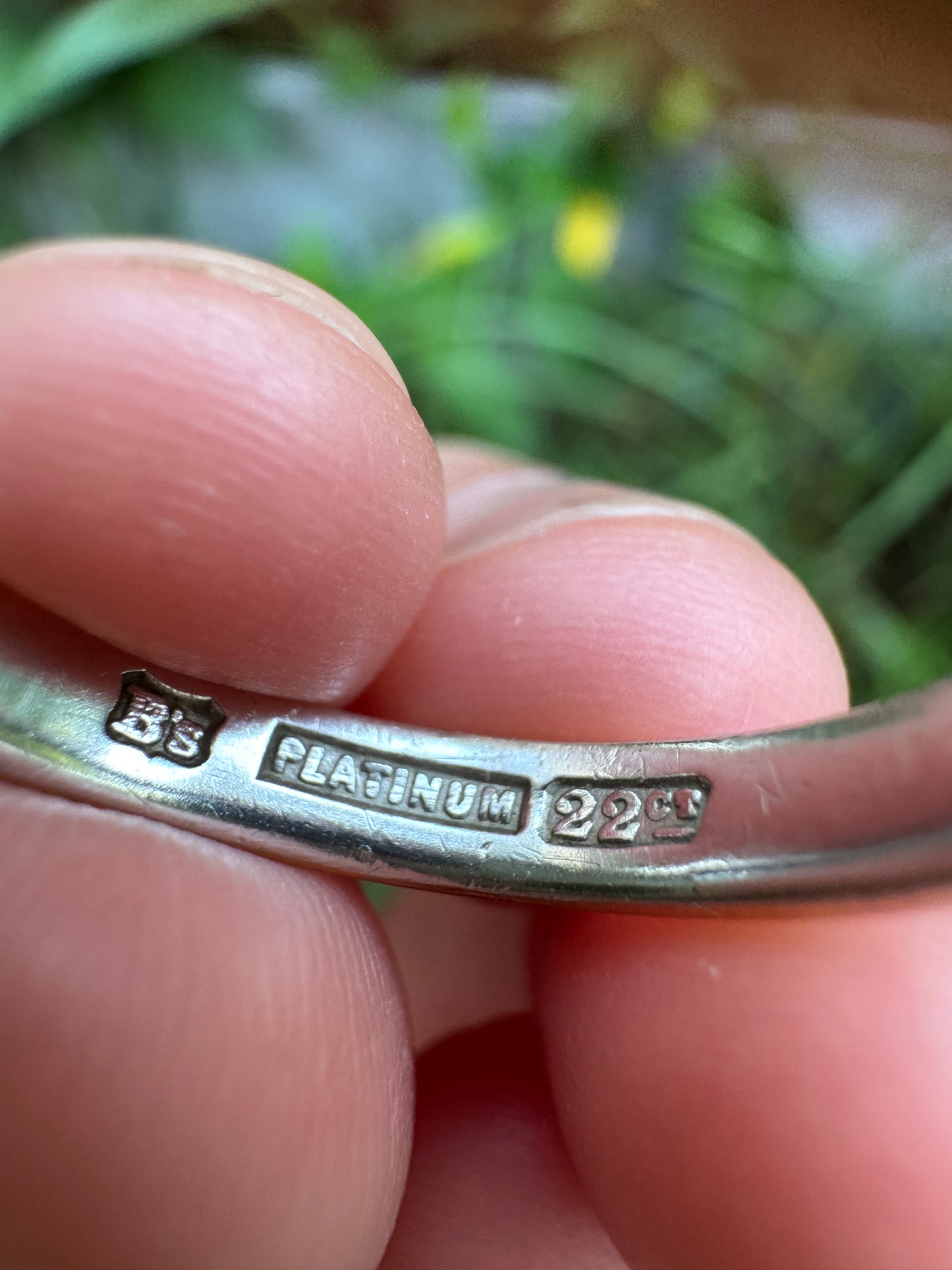 Vintage 22ct yellow gold band with platinum interior, 3mm wide
