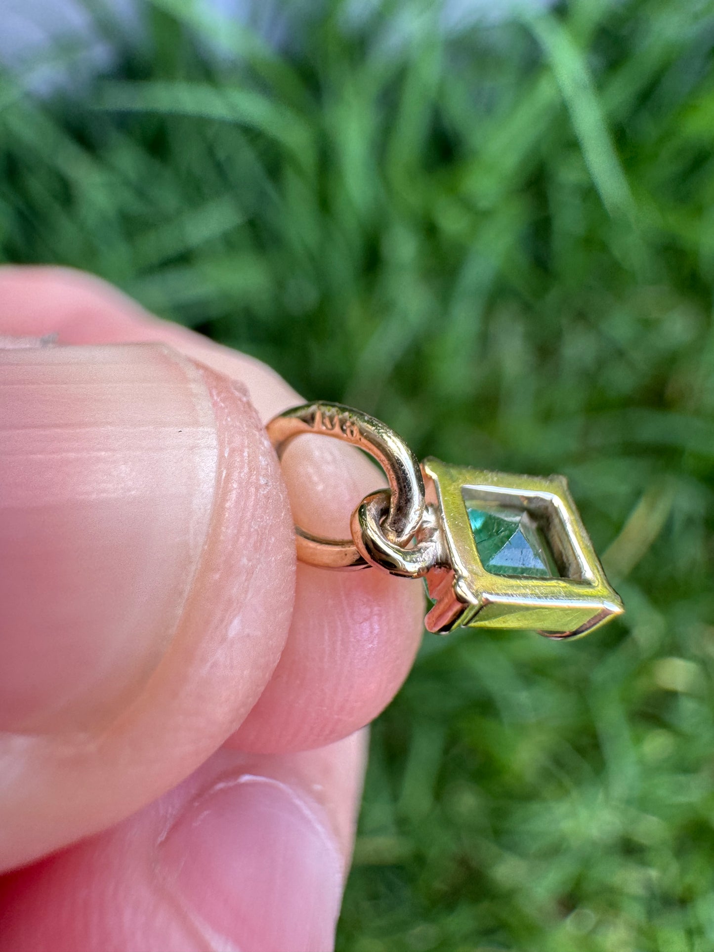 Custom 9ct yellow gold 0.48ct emerald claw set pendant