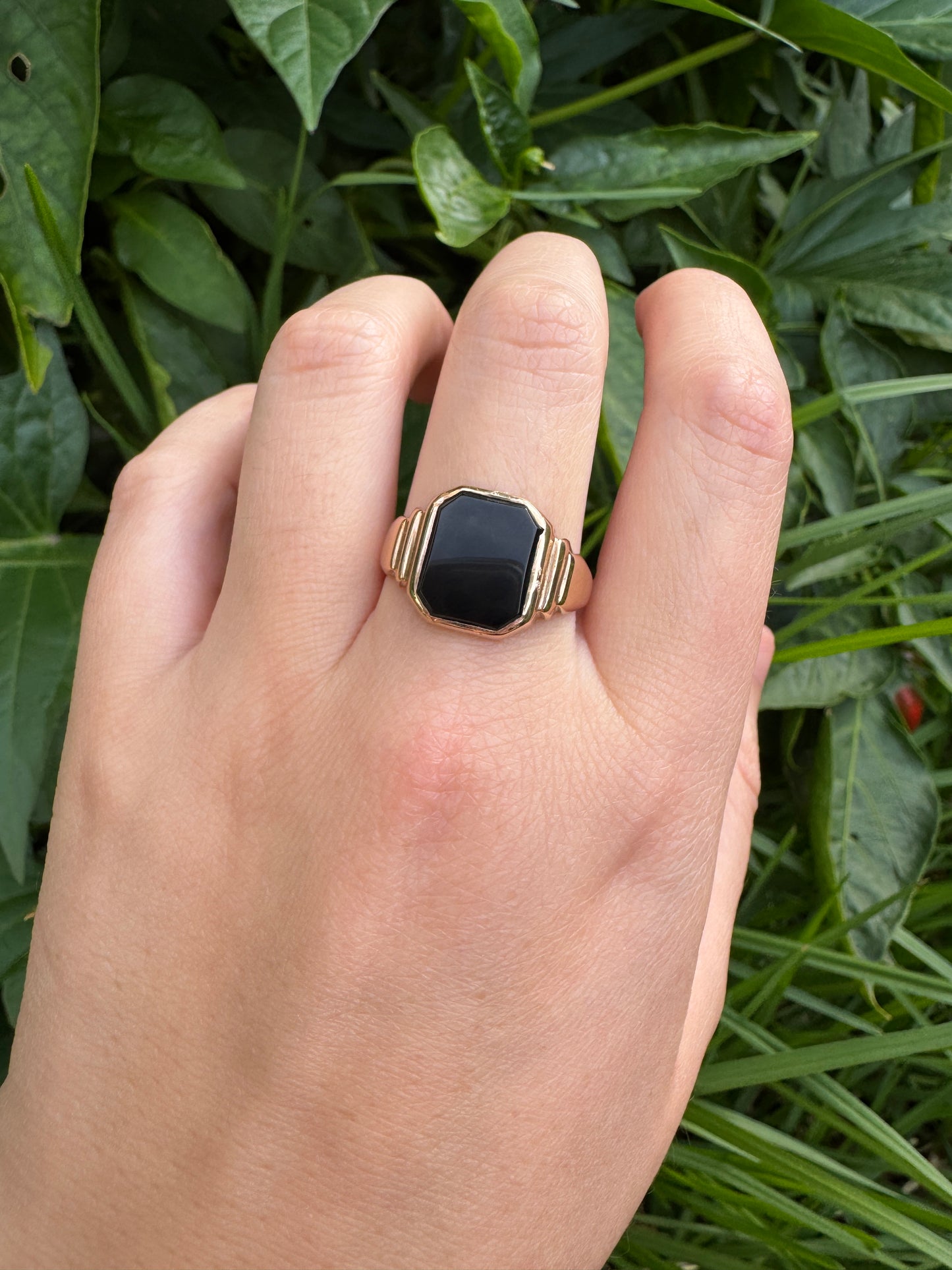 Vintage 9ct yellow gold onyx signet ring