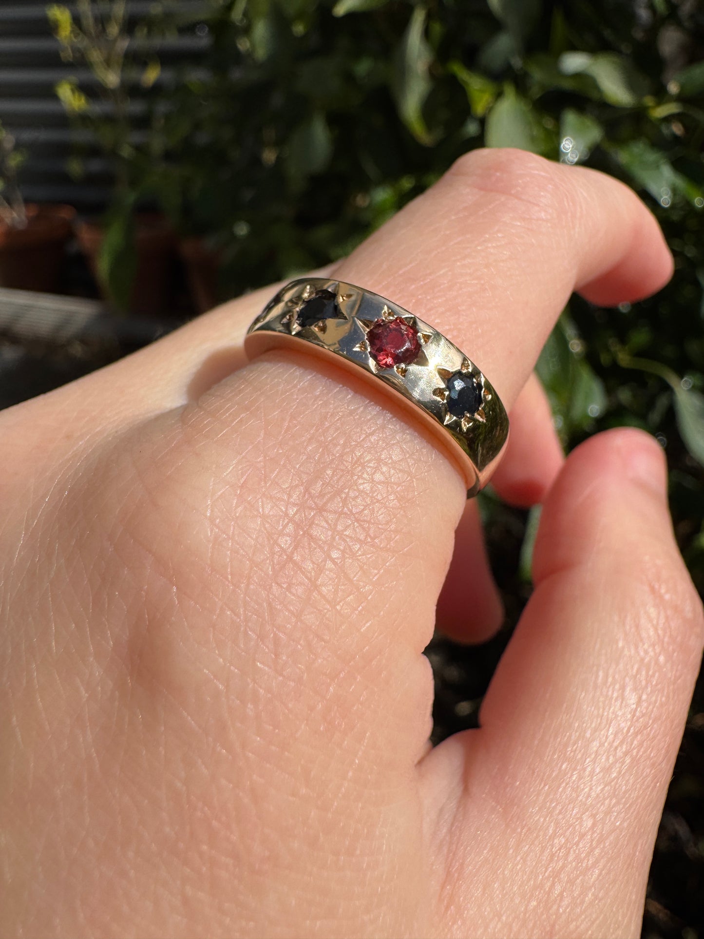 Vintage 14ct yellow gold 0.35ct TCW sapphire and 0.2ct TCW tourmaline starset gypsy ring