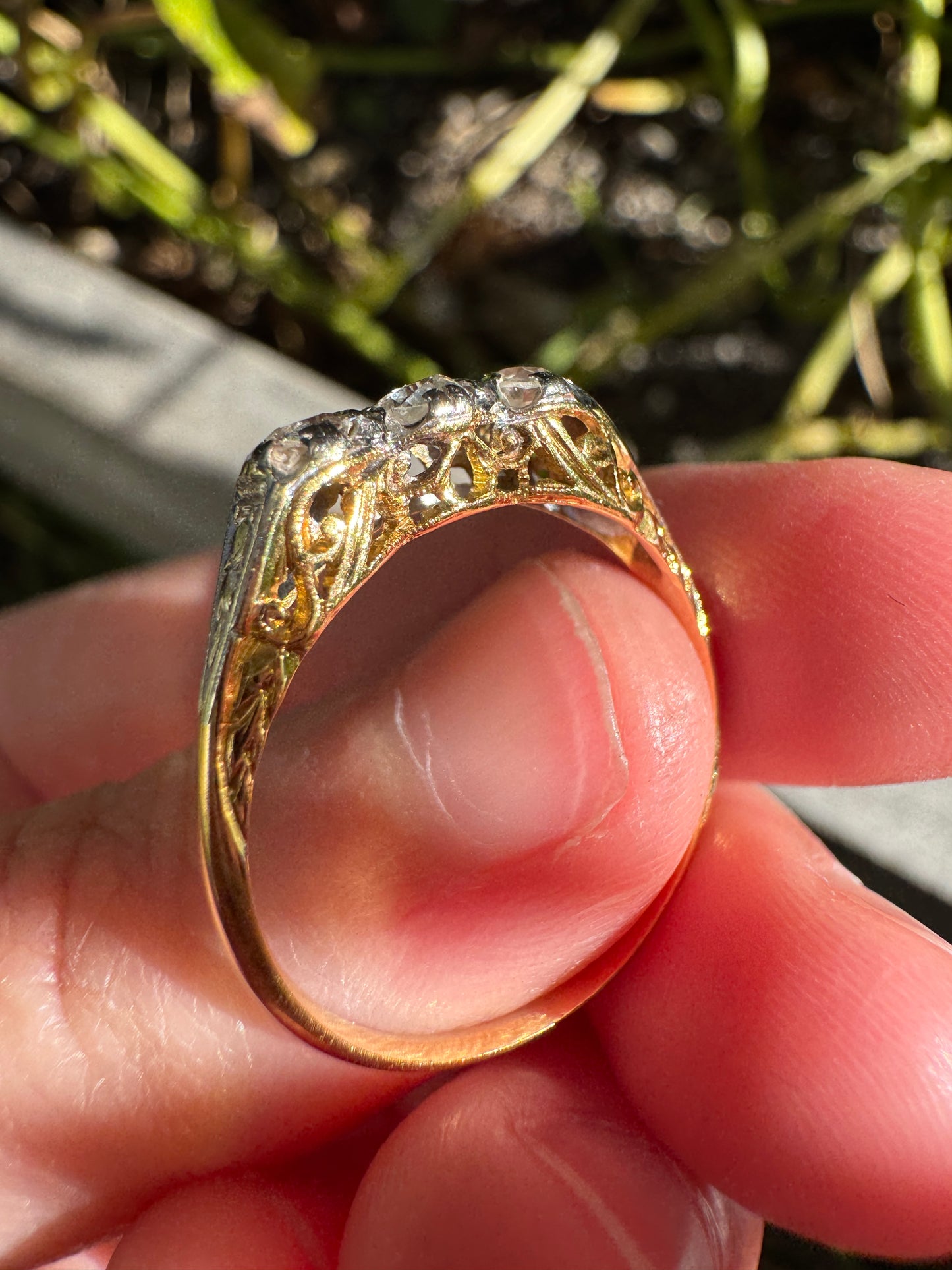 Vintage 18ct yellow gold three stone 0.3ct TCW old mine cut diamond ring