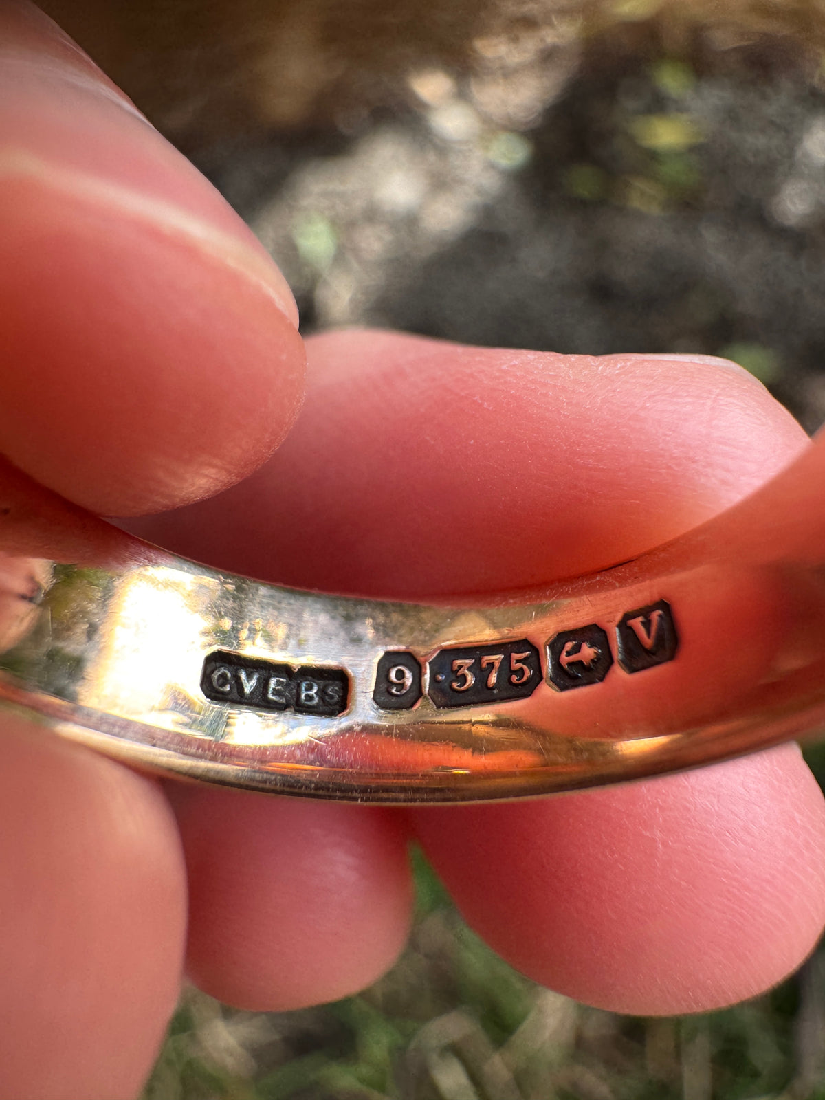 Antique English 9ct rosy yellow gold 0.15ct old European cut diamond starset shield signet ring