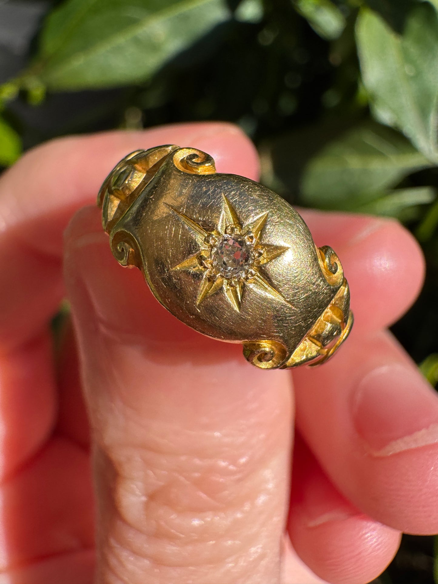 Antique 18ct yellow gold old mine cut diamond starset gypsy ring
