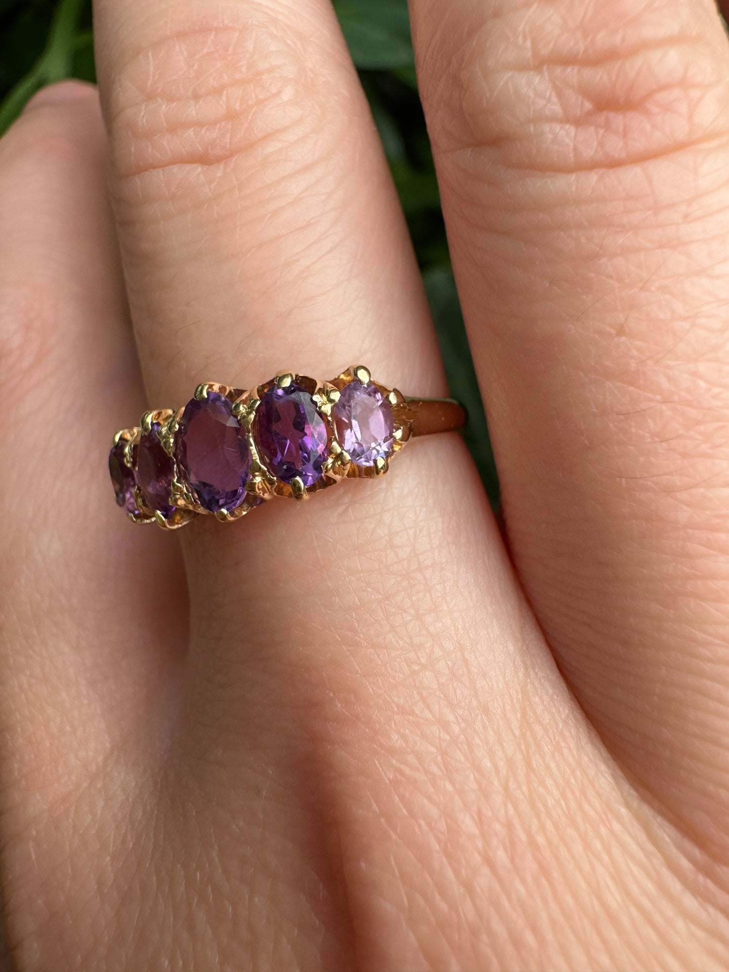 Vintage 18ct yellow gold five stone 1.31ct TCW amethyst ring