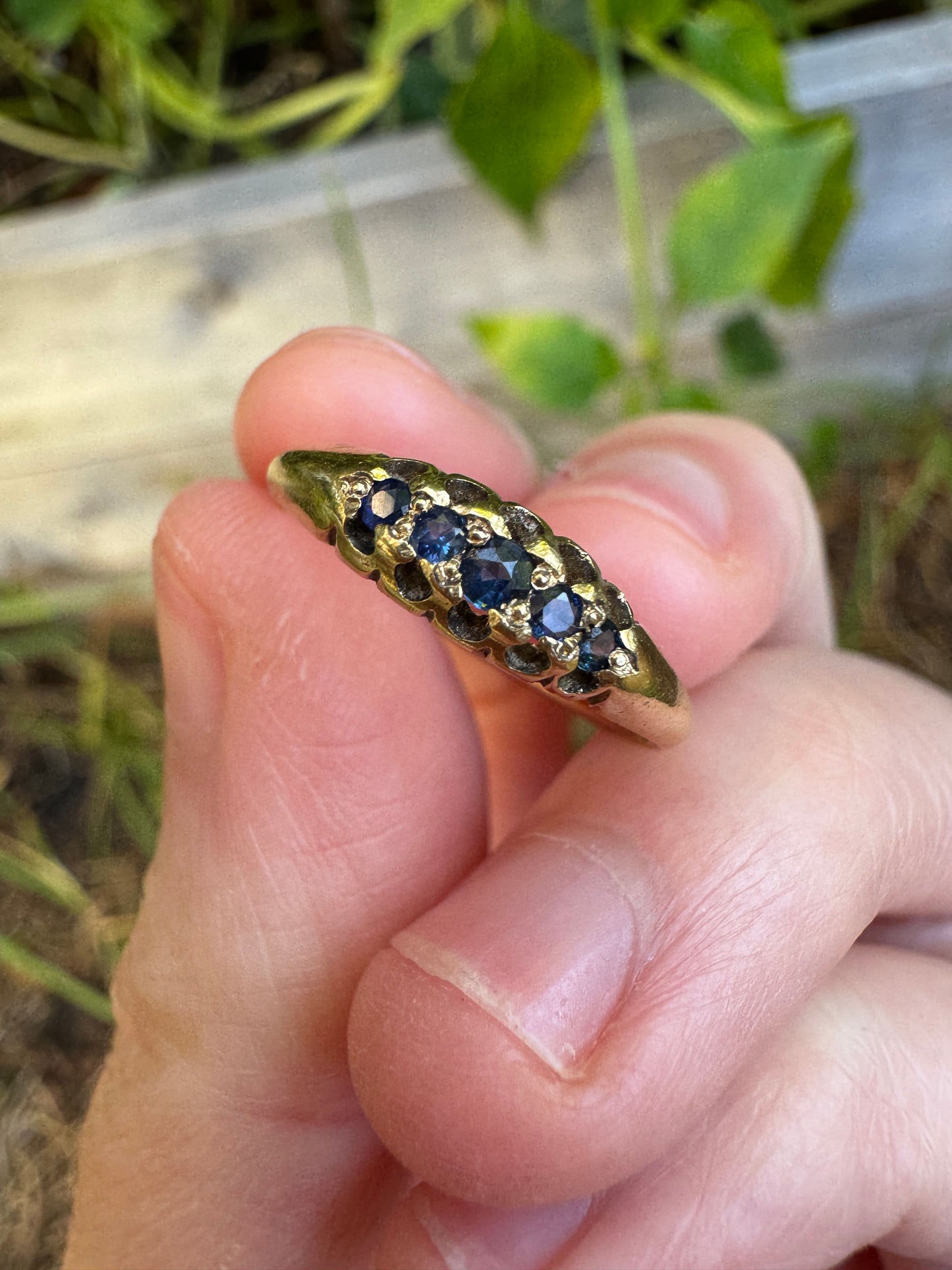 Antique Victorian 18ct yellow gold five stone natural sapphire boat ring